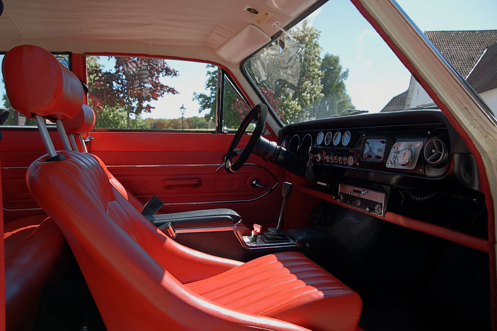 Interiörbild 1966 Ford  Cortina GT (8)