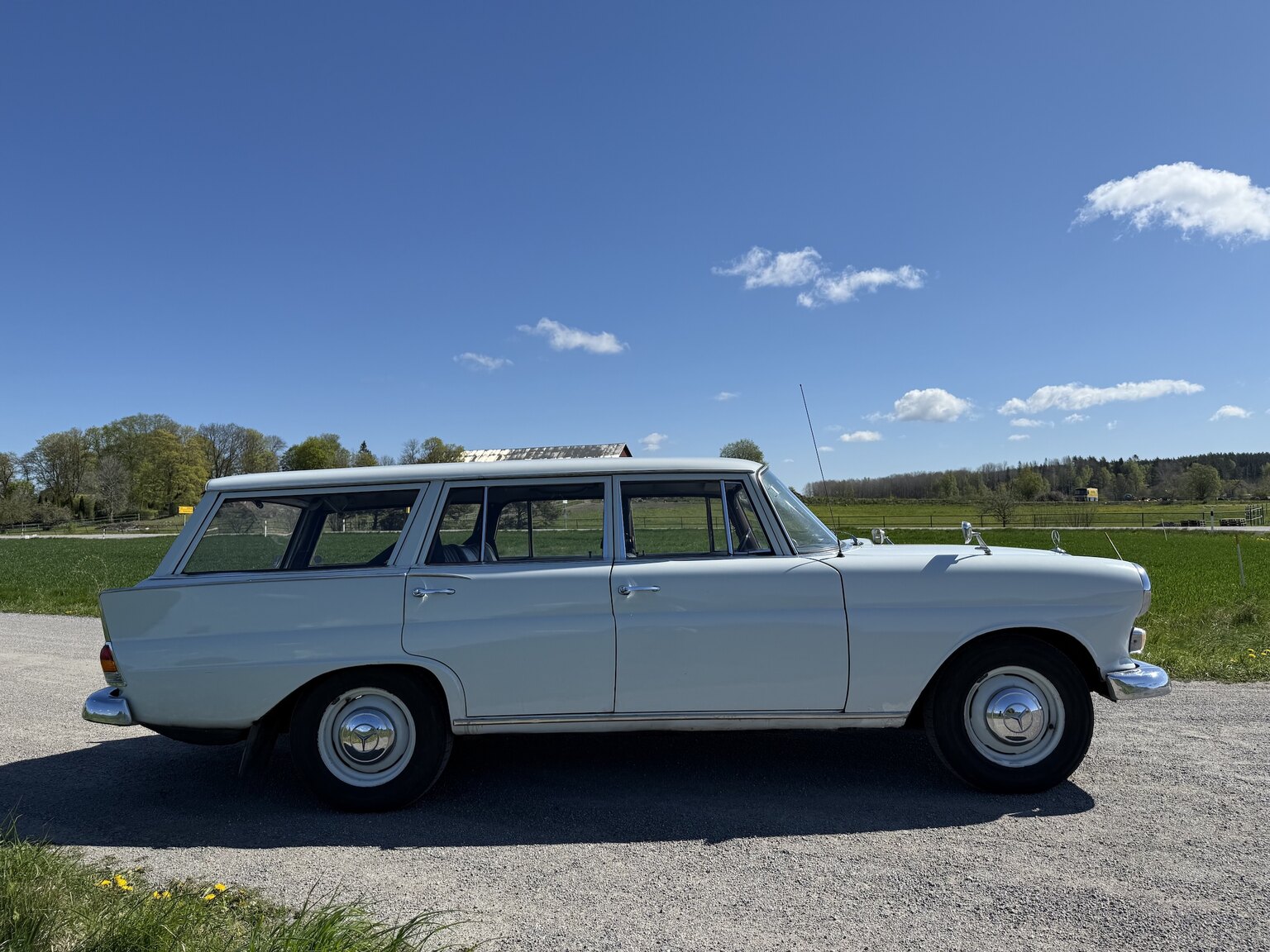 Exterior image of 1967 Mercedes-Benz 230 Safari