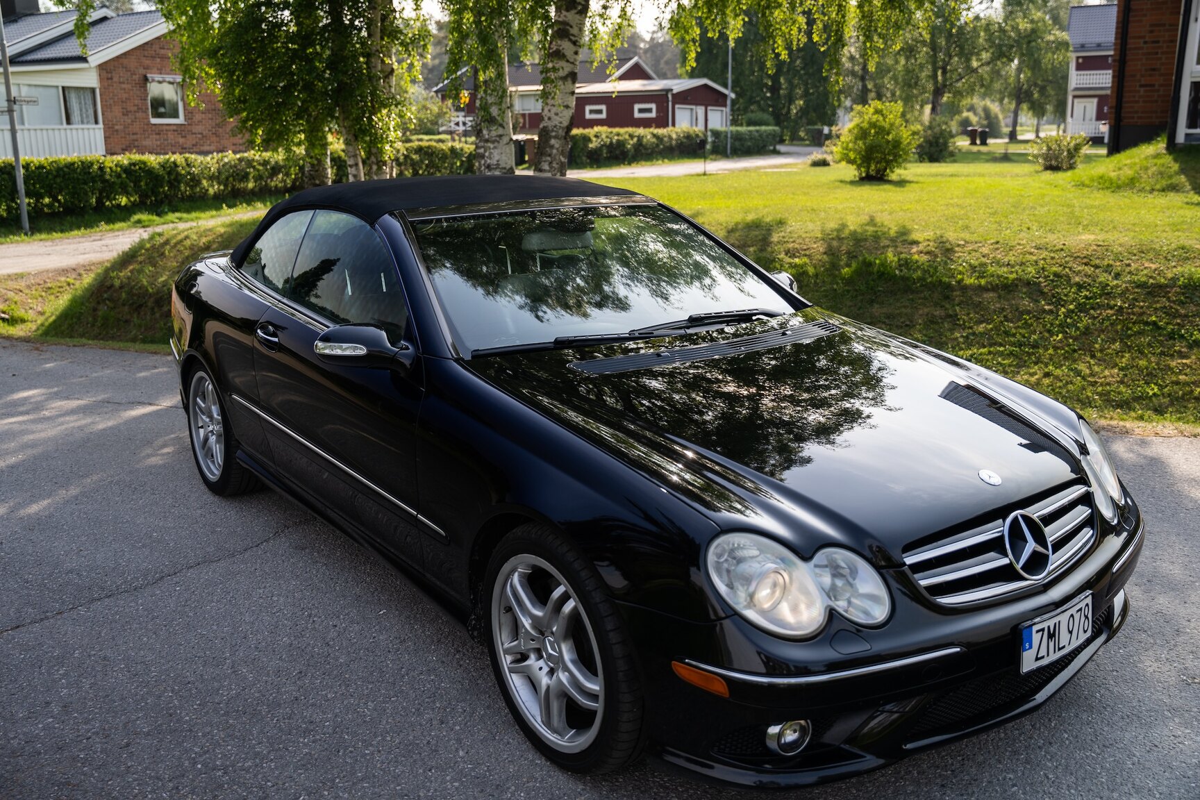 Exterior image of 2009 Mercedes-Benz CLK 550