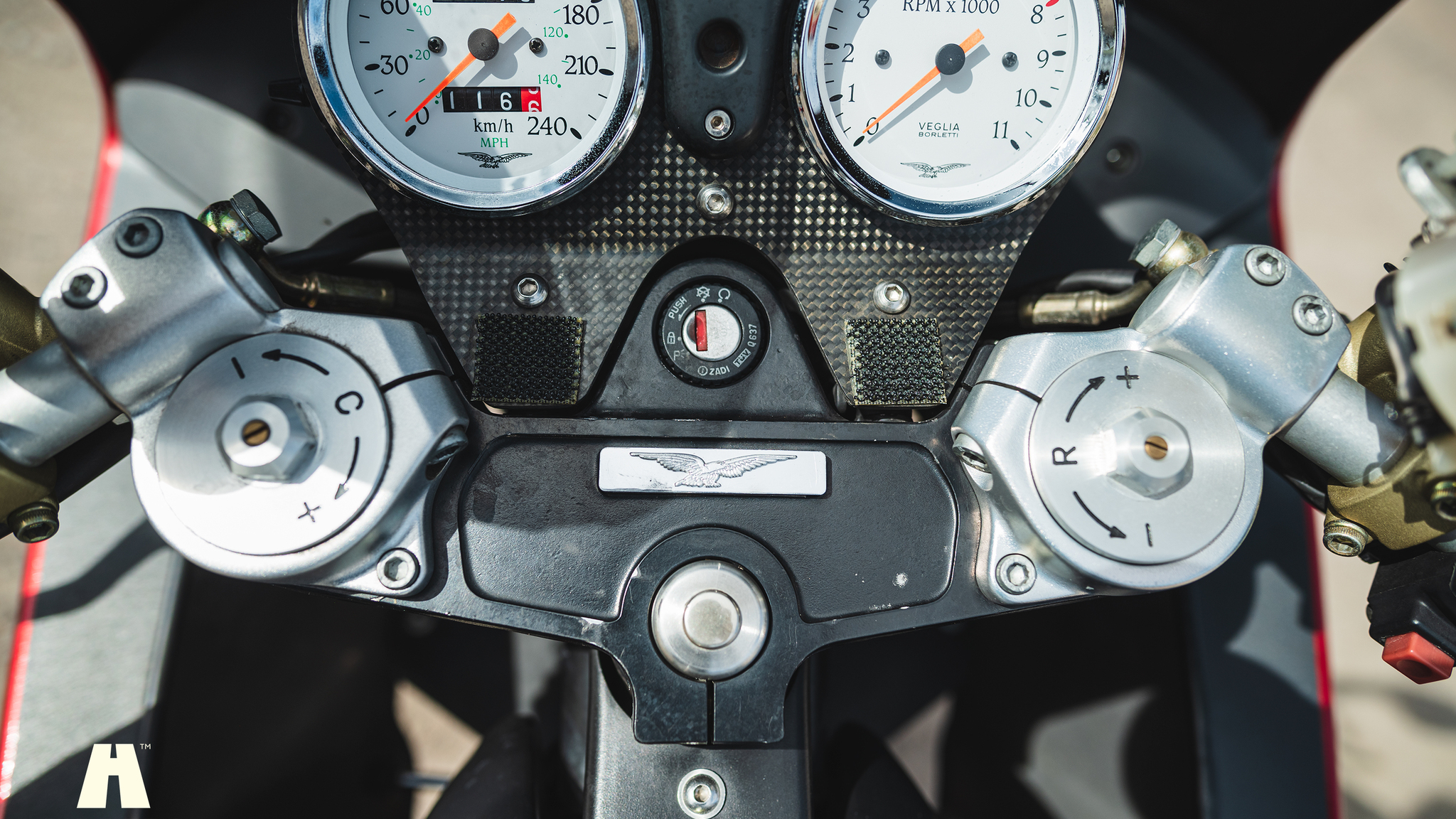 Exteriörbild på 2002 Moto Guzzi V11 Le Mans (64)