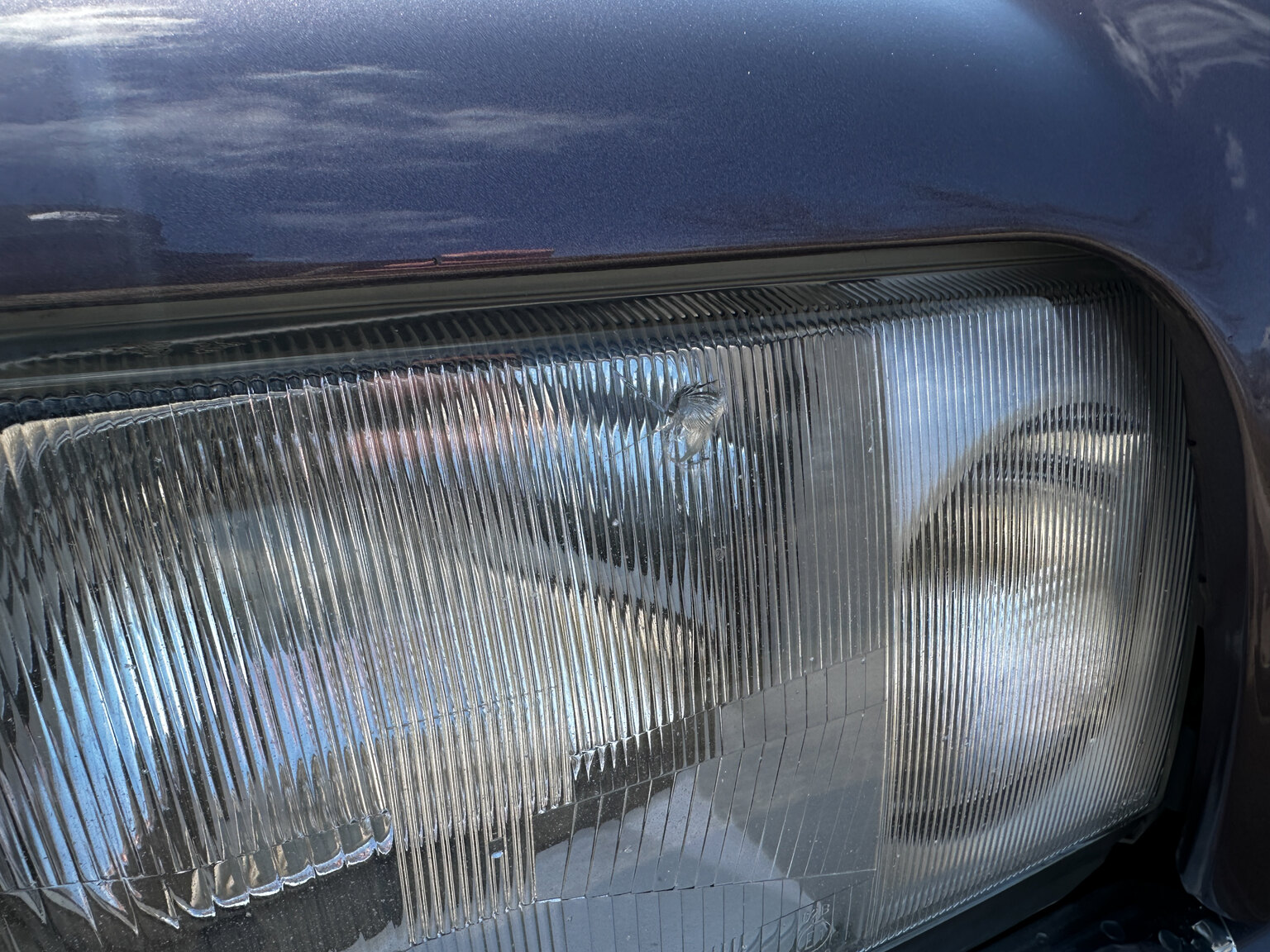 Exterior image of 1993 Mercedes-Benz E 220