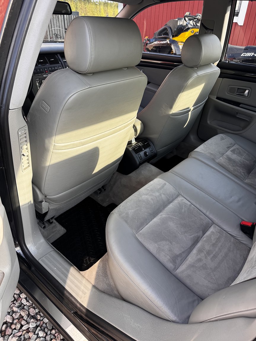 Interiörbild 1999 Audi S8 4.2 Quattro