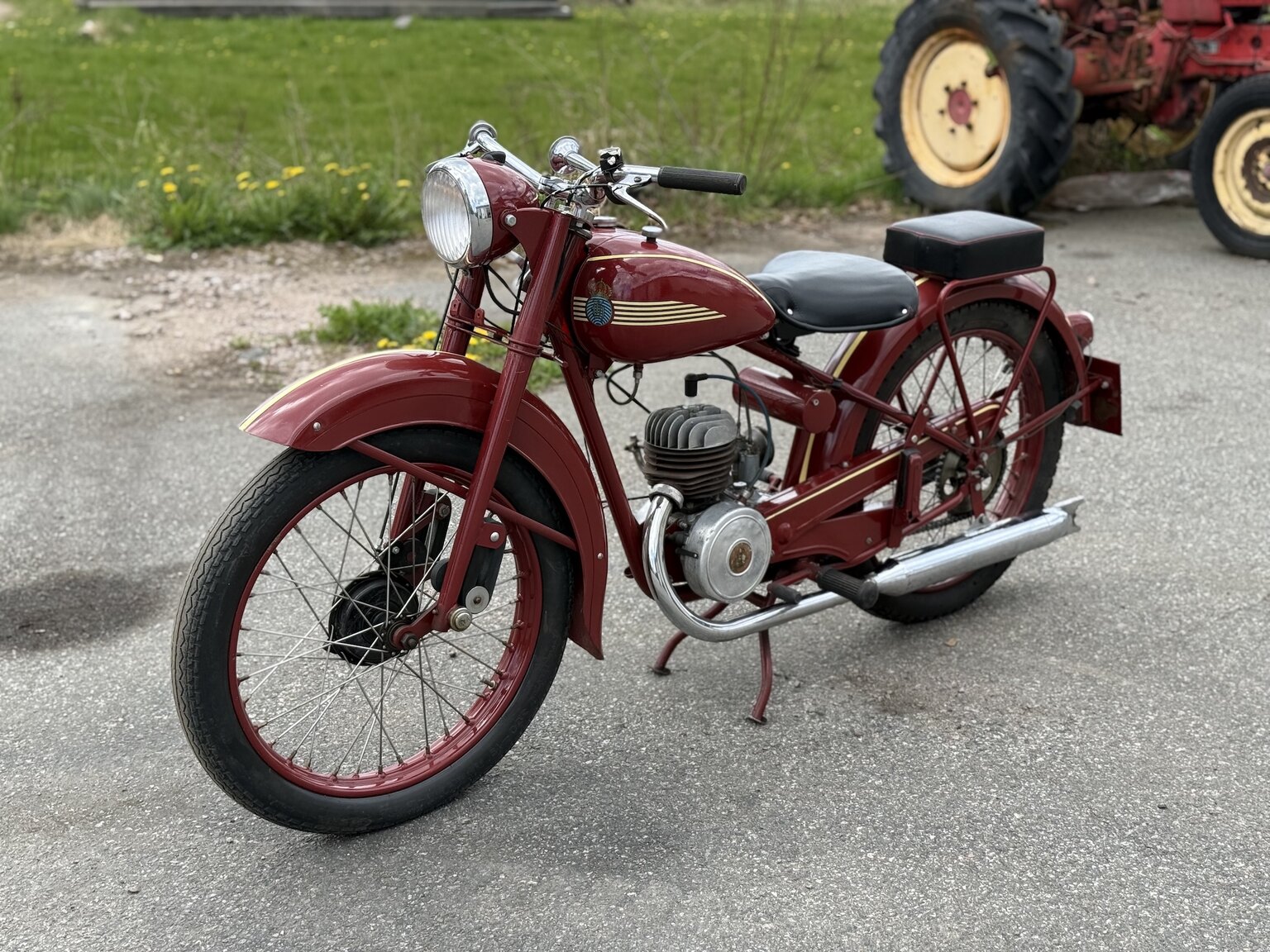 Exterior image of 1953 Huskvarna Modell 30