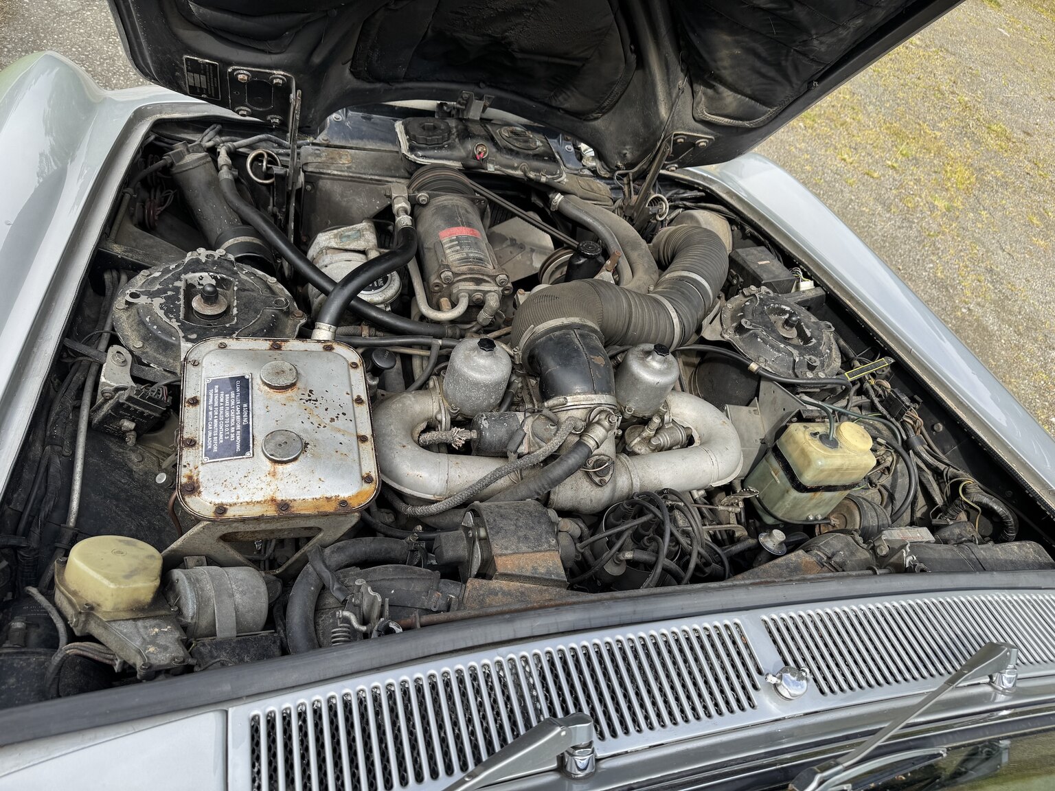 Exterior image of 1976 Rolls-Royce Silver Shadow