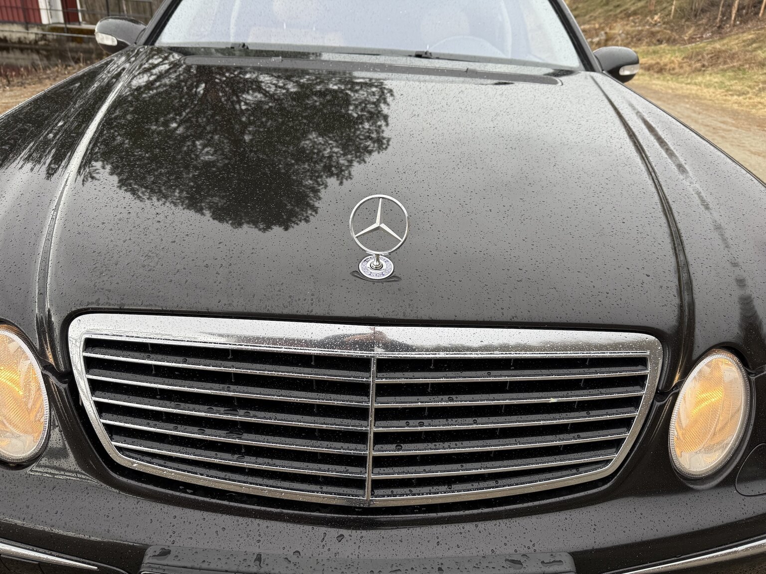 Exterior image of 2005 Mercedes-Benz E 55 T AMG