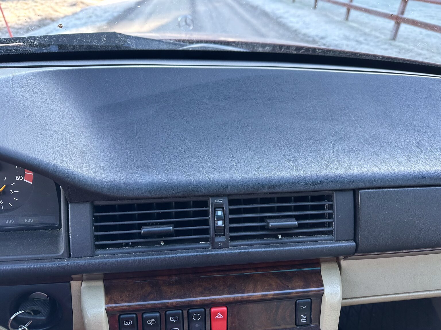 Interior image of 1992 Mercedes-Benz 300 TE-24