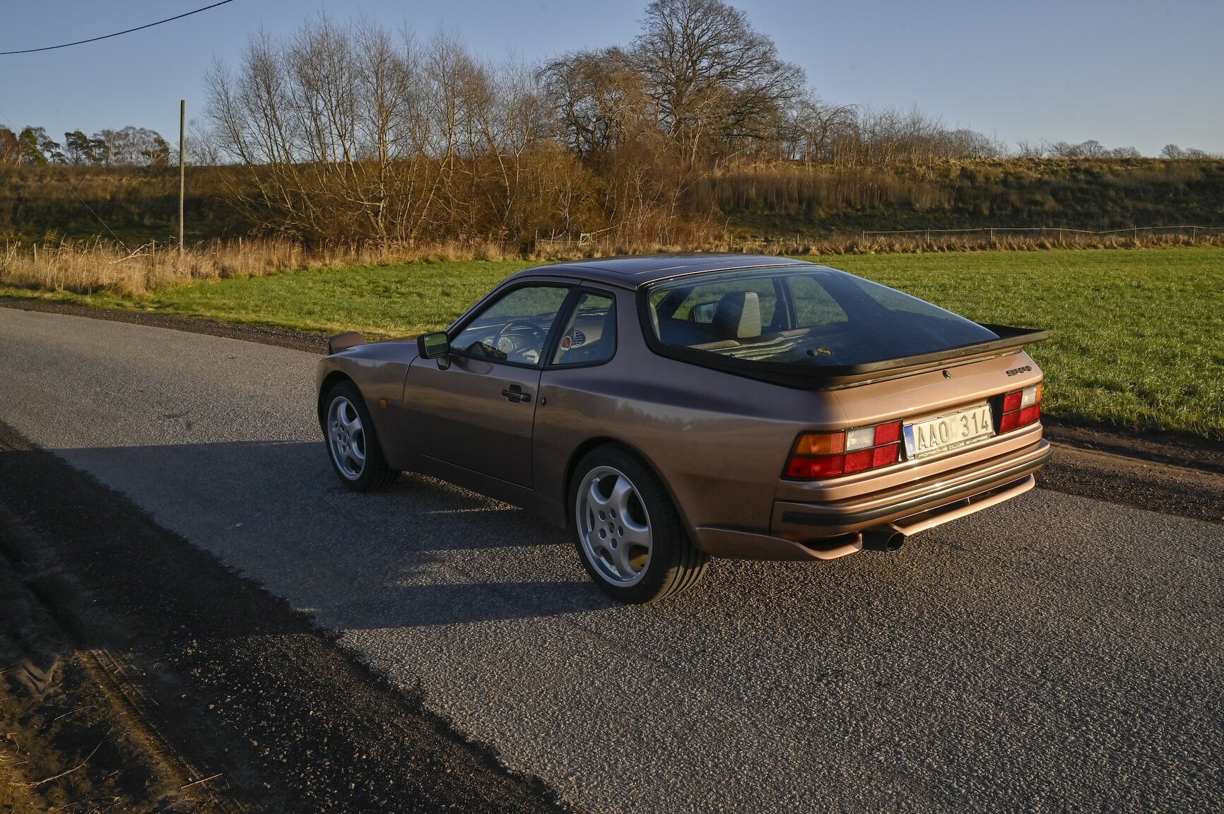 Exterior image of 1987 Porsche 944 Automat