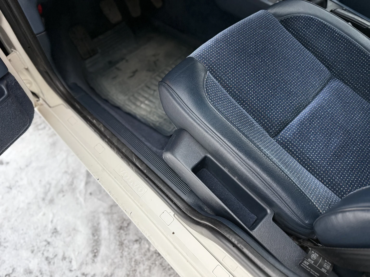 Interior image of 1994 Volvo 850 2.5 SE (5)