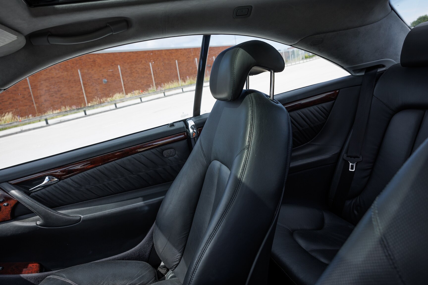 Interior image of 2000 Mercedes-Benz CL600