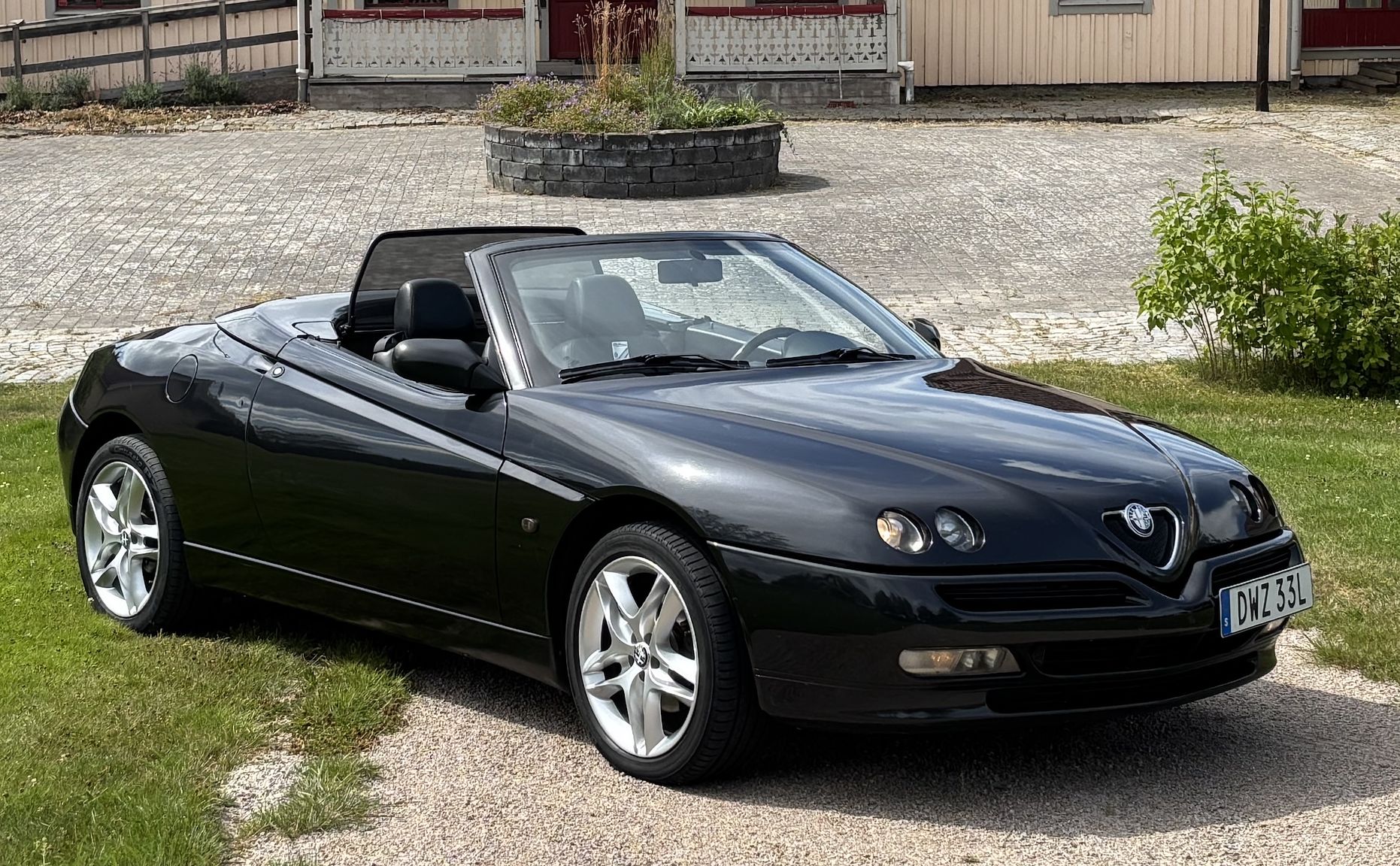 Exterior image of 2000 Alfa Romeo Spider 2.0 T.Spark 16V