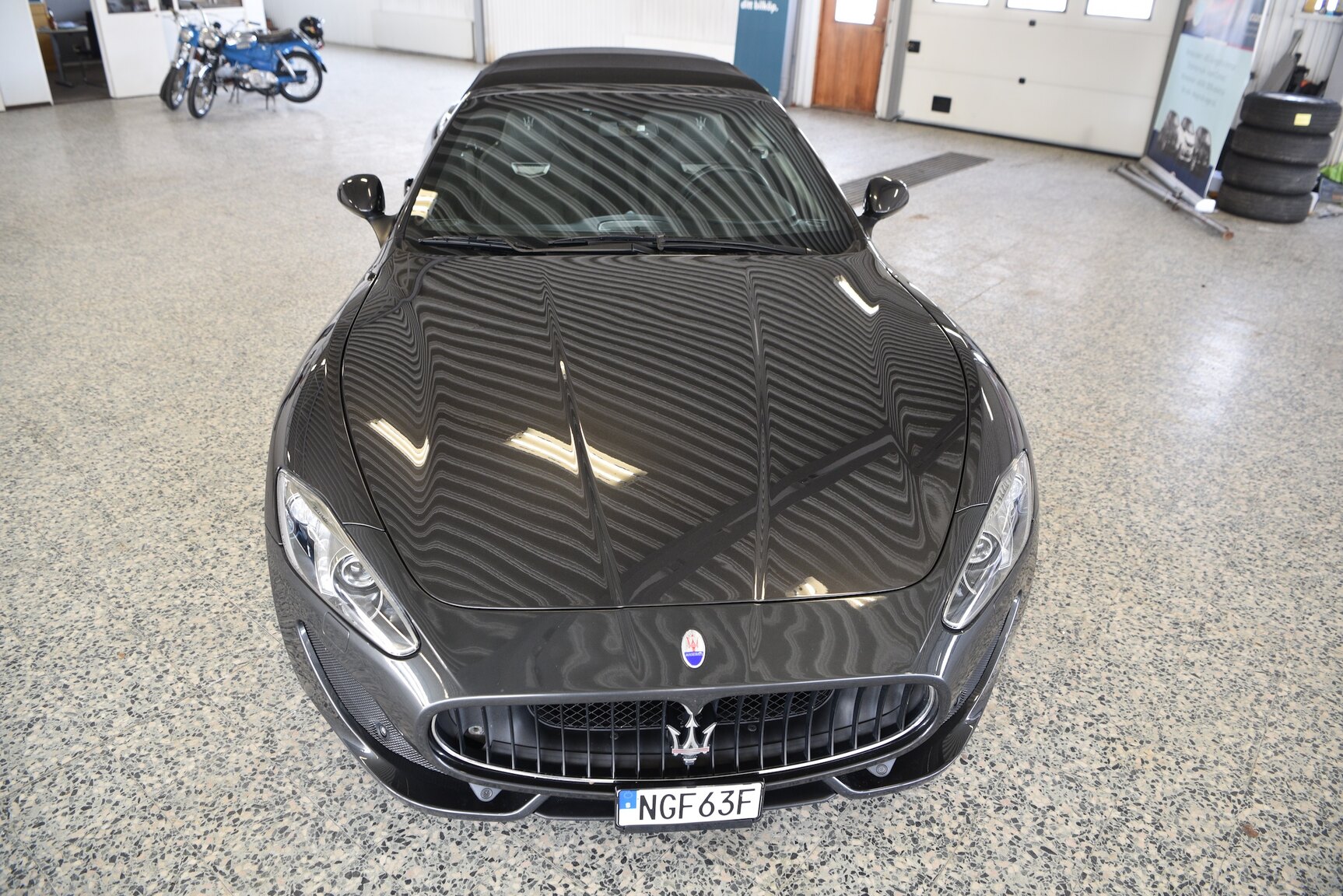 Exteriörbild på 2016 Maserati Grancabrio (19)