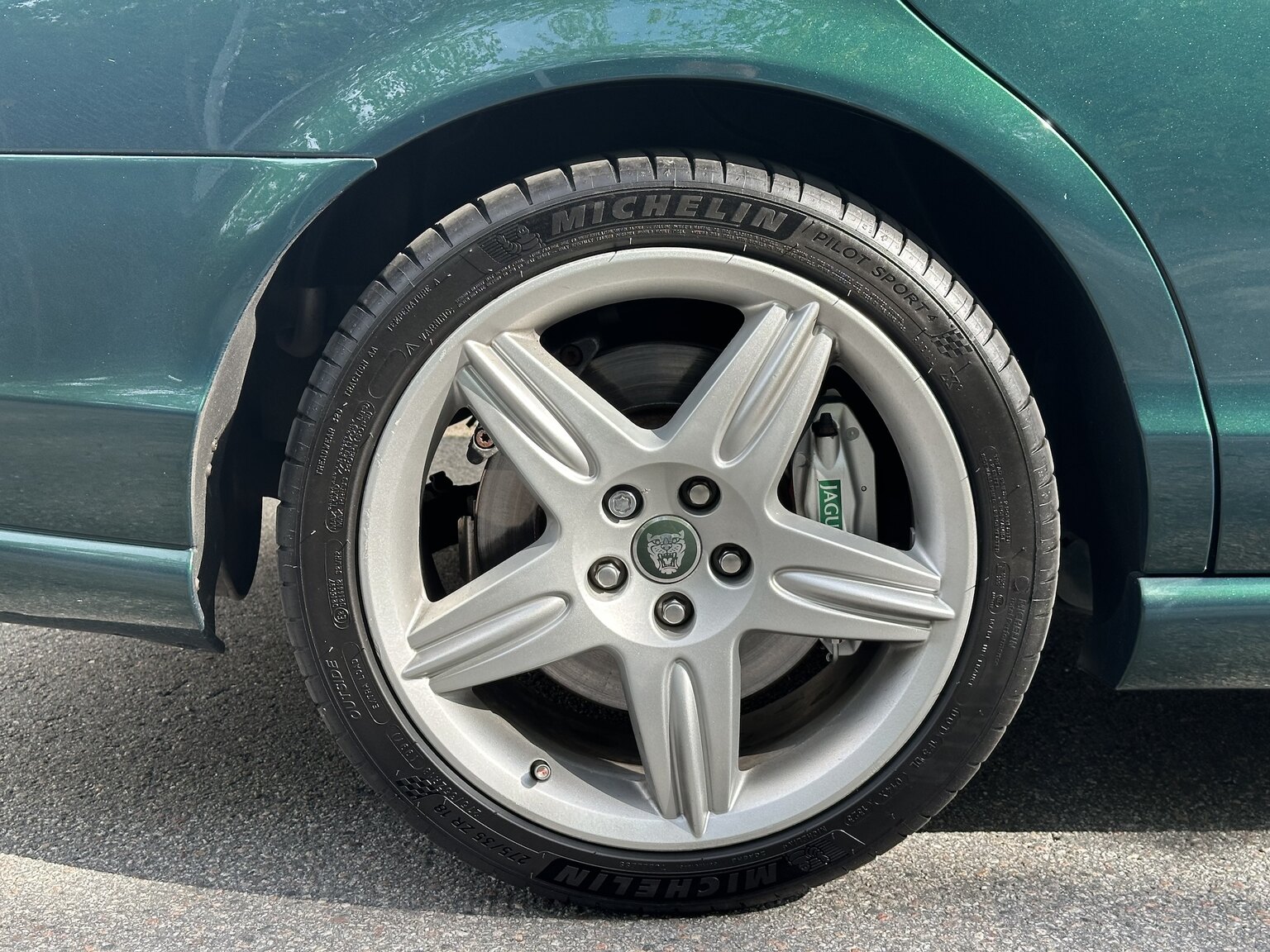 Exteriörbild på 2003 Jaguar S-Type R