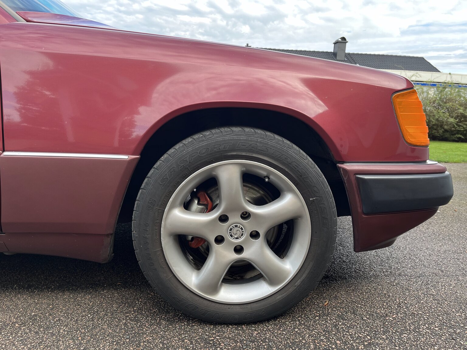 Exterior image of 1990 Mercedes-Benz 230 E