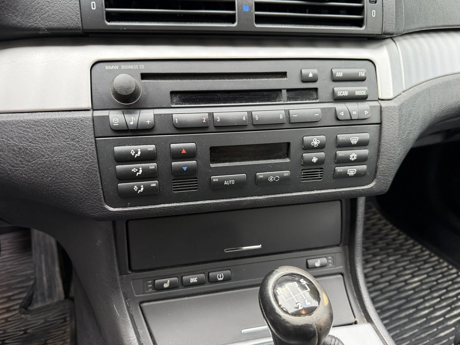 Innenraumfoto von 2005 BMW 320Ci (14)