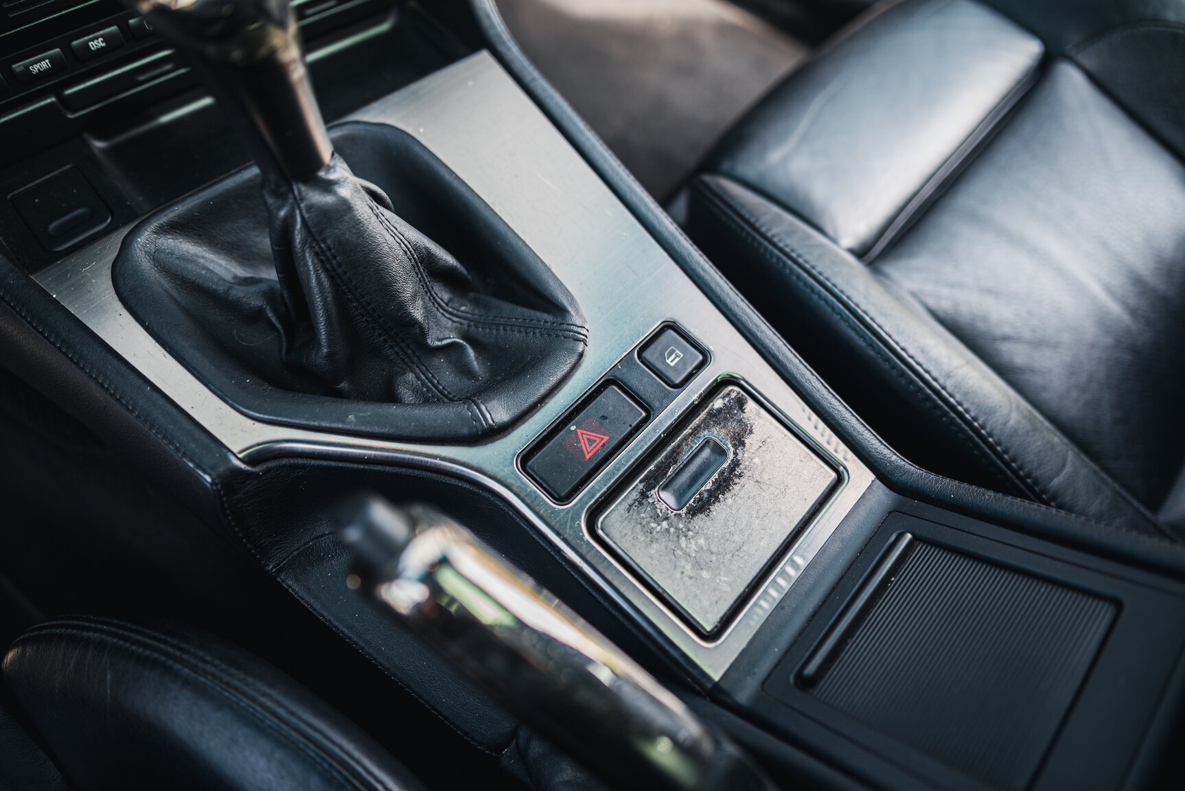 Interior image of 2000 BMW M5 E39