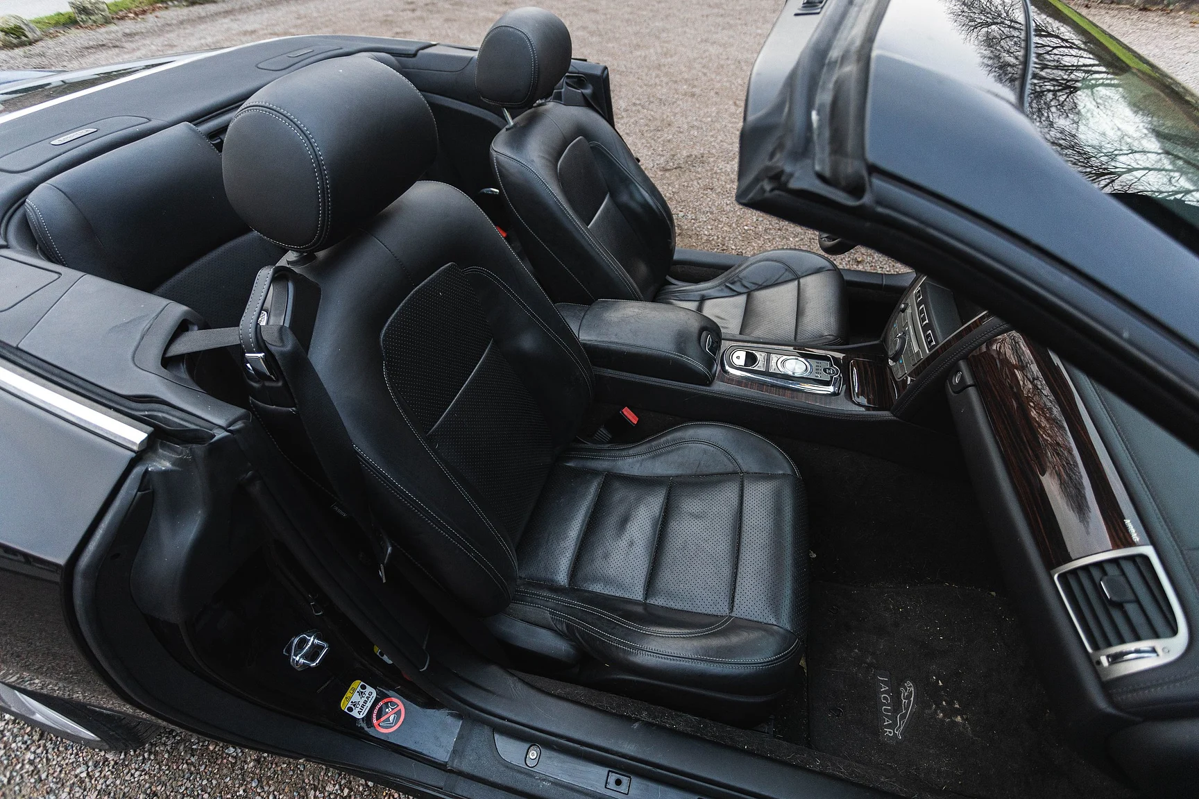 Interior image of 2011 Jaguar XK Cabriolet (19)