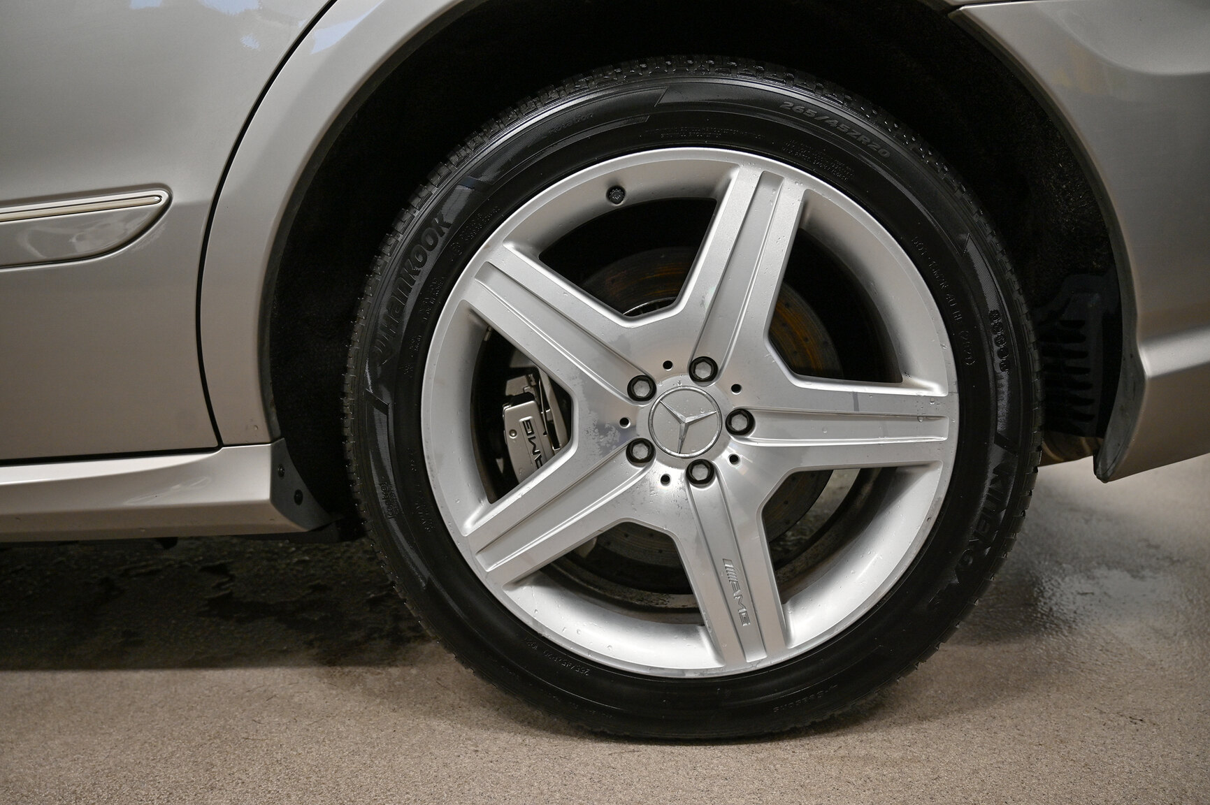 Exteriörbild på 2006 Mercedes-Benz R 63 AMG
