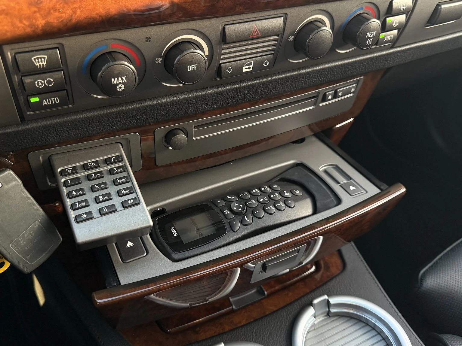 Interior image of 2003 BMW 760i (15)