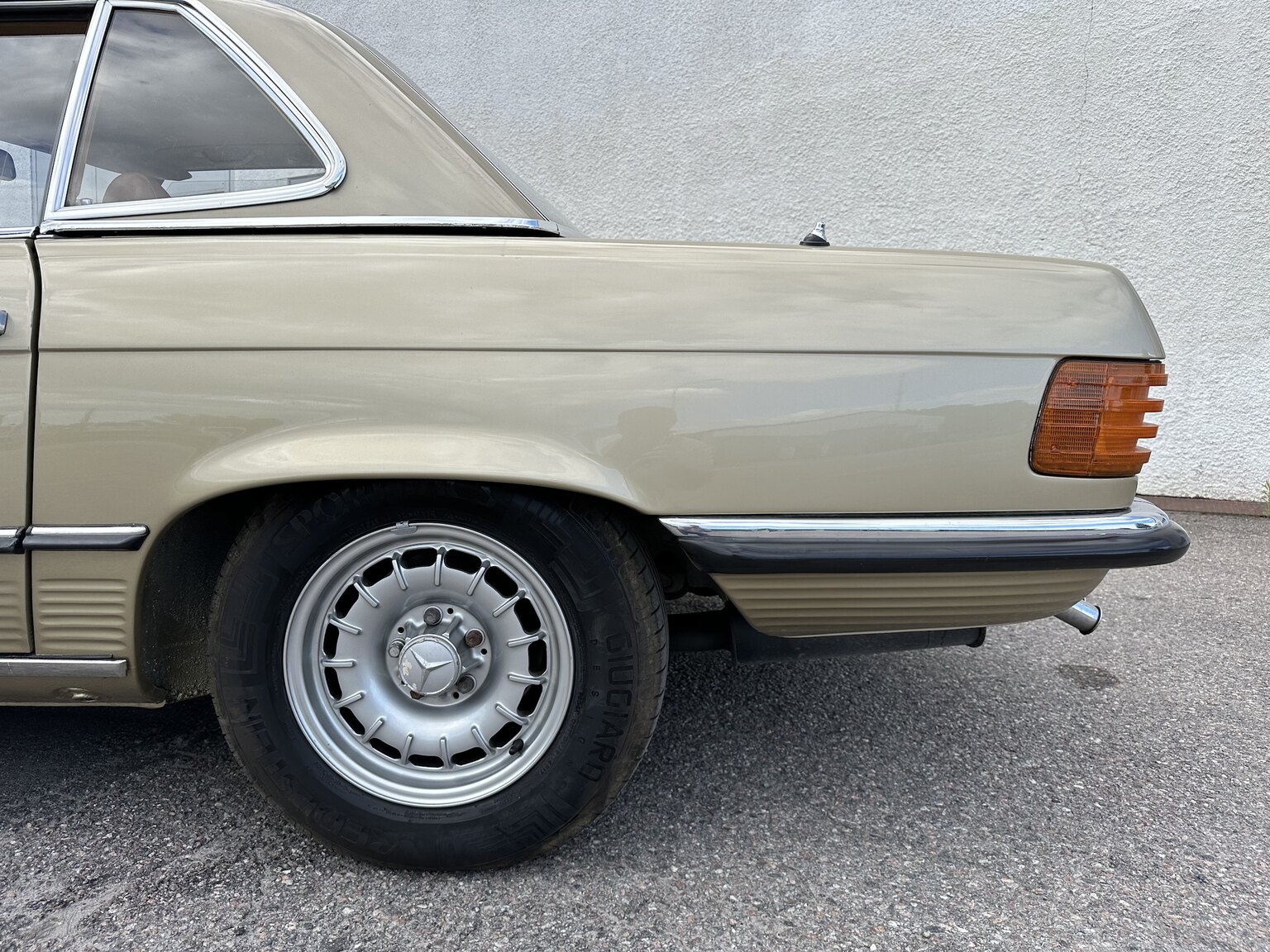 Exterior image of 1974 Mercedes benz 450 SL (40)