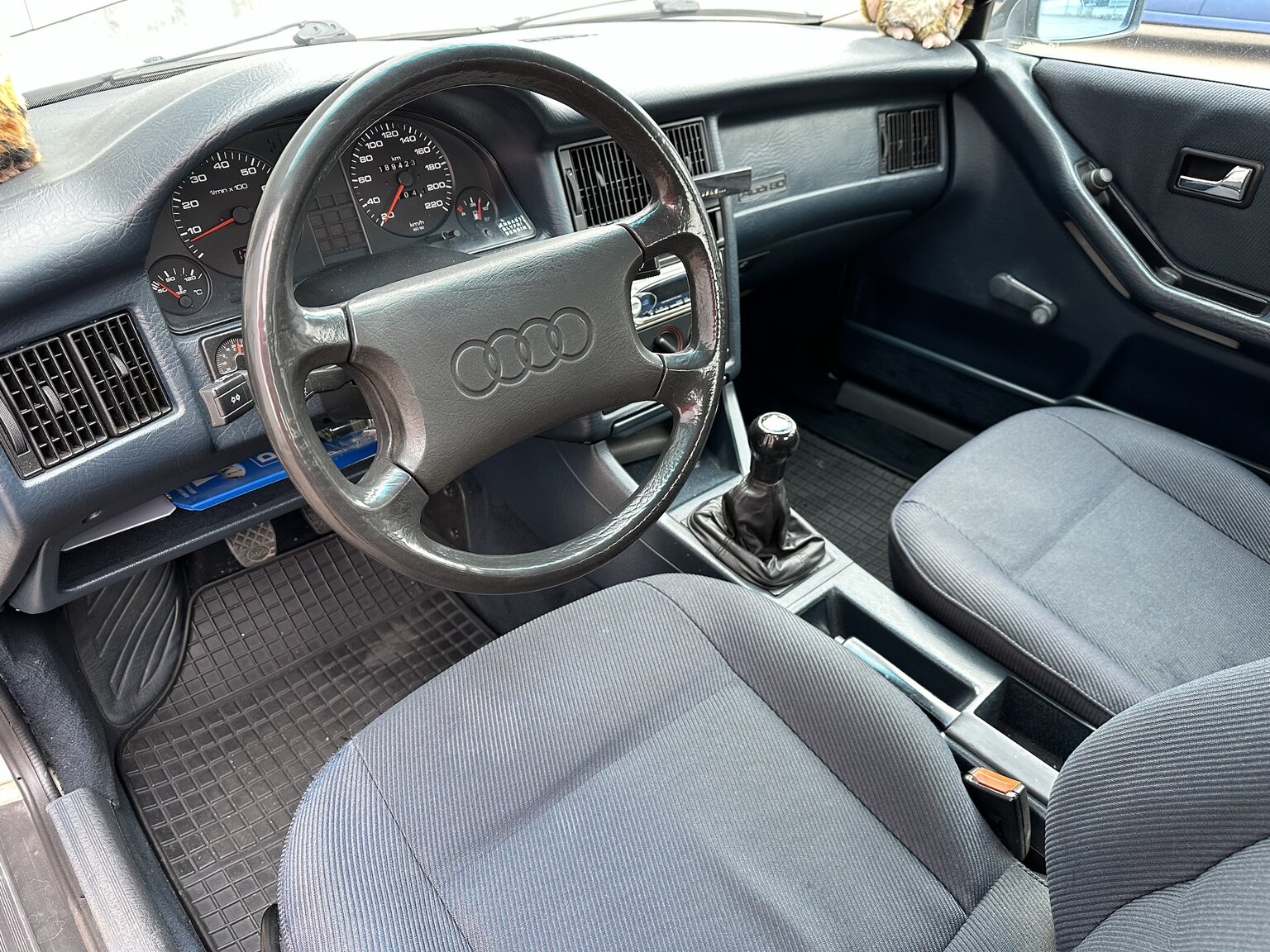 Interior image of 1988 Audi 80 (1)