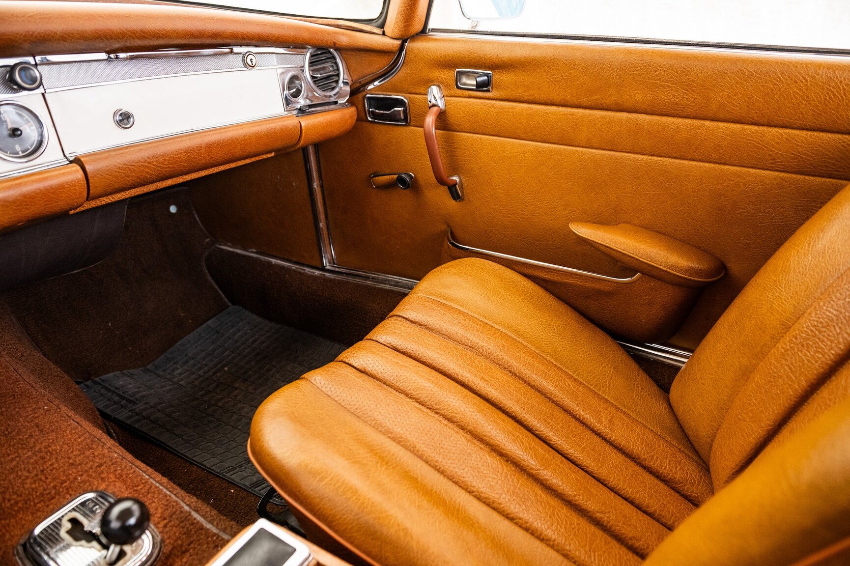 Innenraumfoto von 1968 Mercedes-Benz 280 SL Pagoda (28)