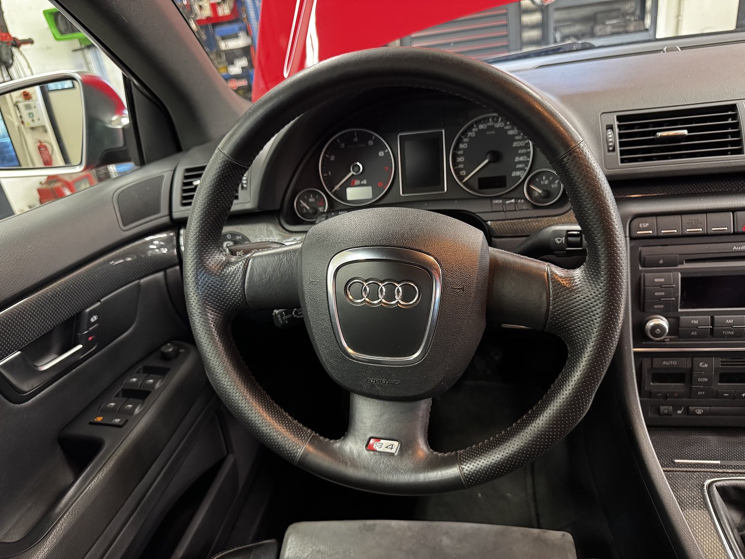 Interior image of 2007 Audi  S4 quattro 4.2 V8 manuell