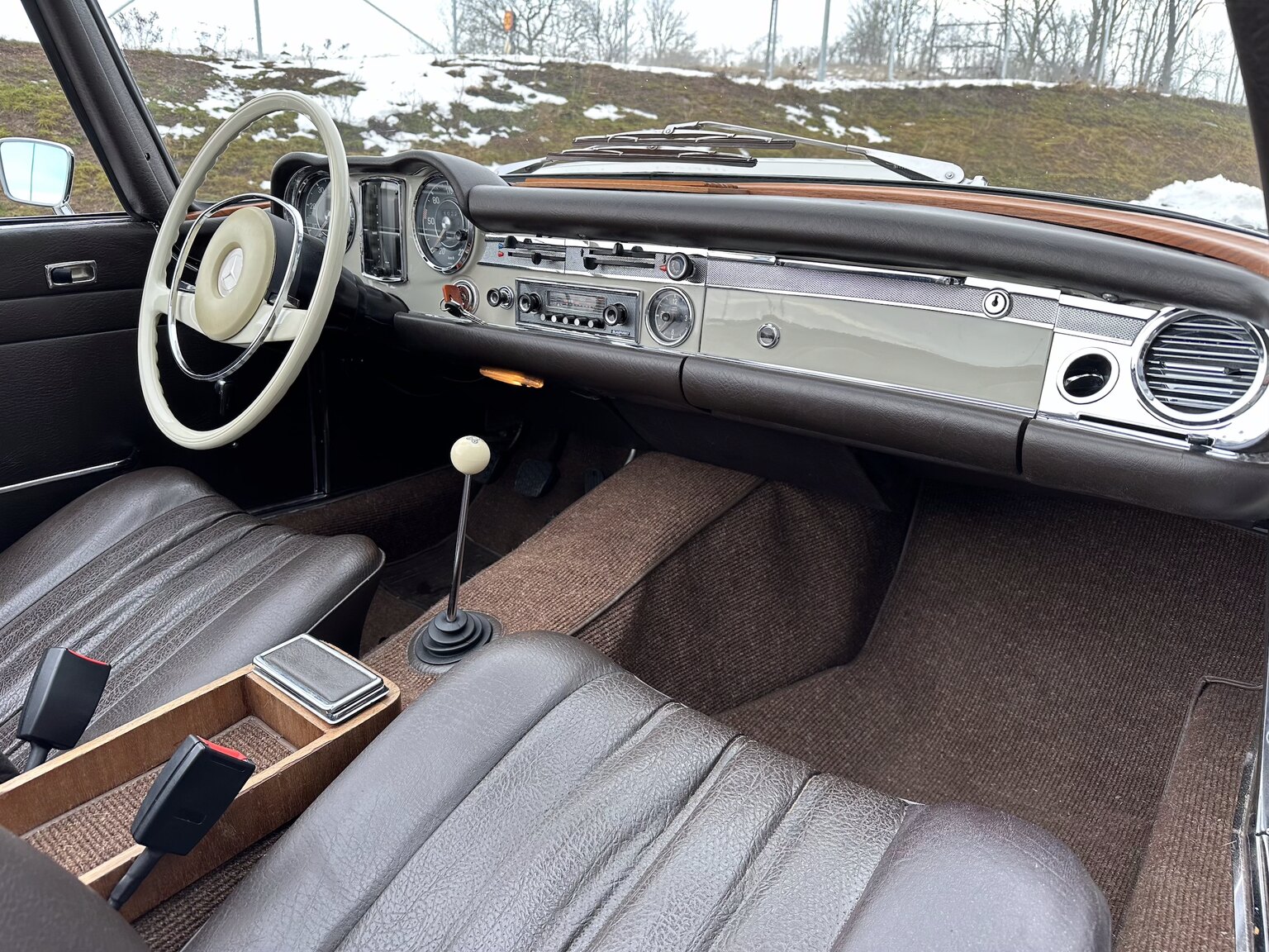 Interior image of 1968 Mercedes Benz SL 280 Pagoda