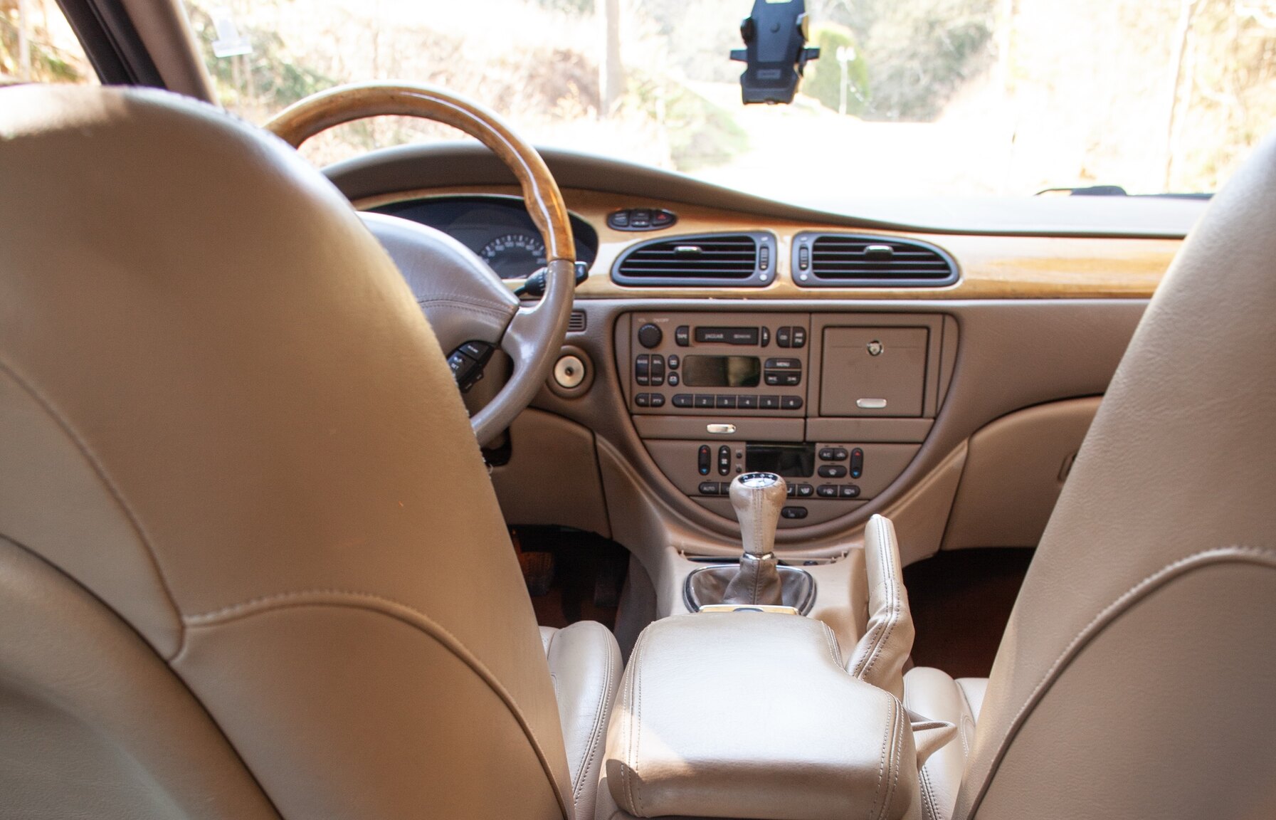 Interior image of 1999 Jaguar S-Type V6