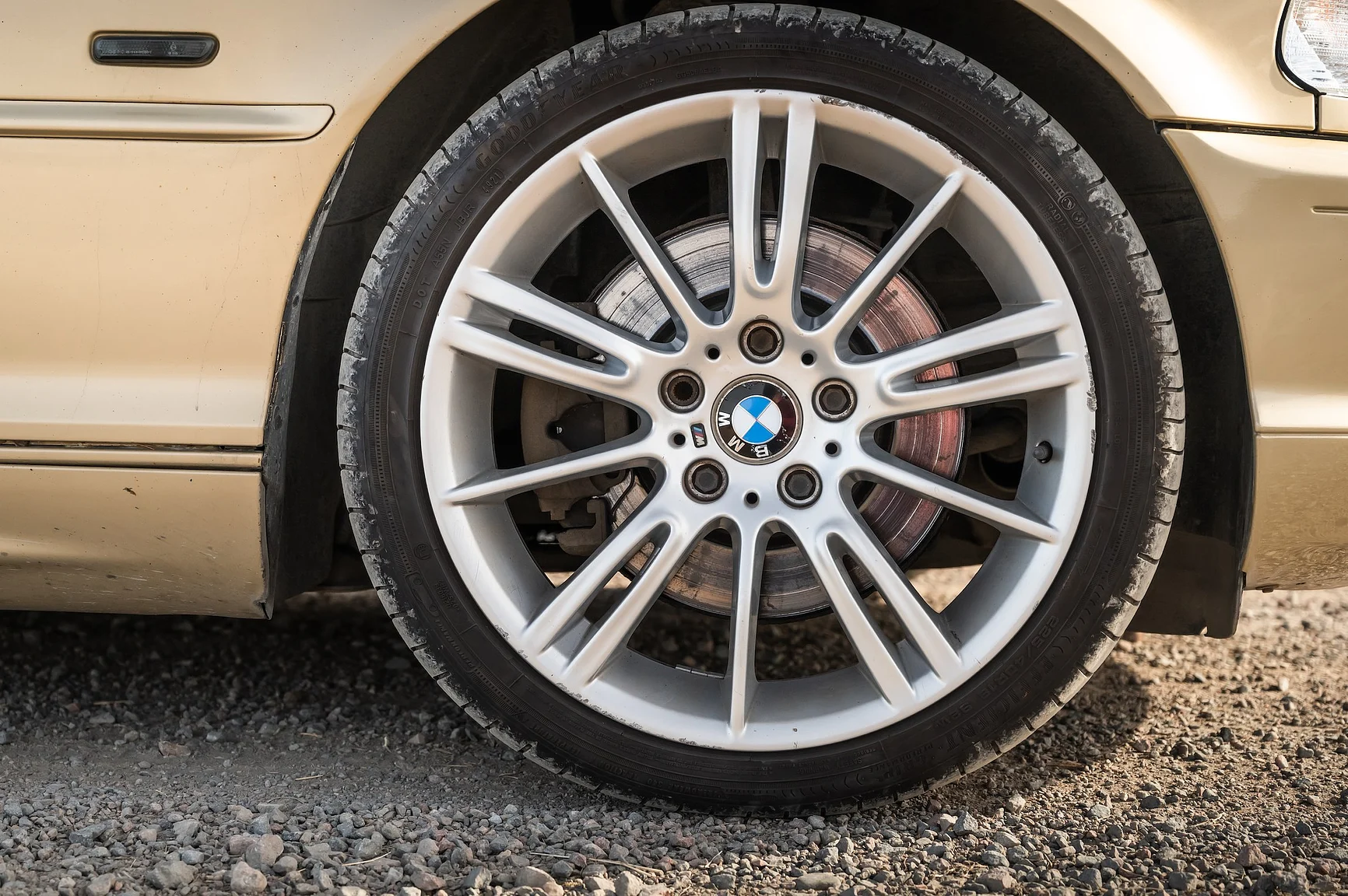 Exteriörbild på 2001 BMW 330 Ci (73)
