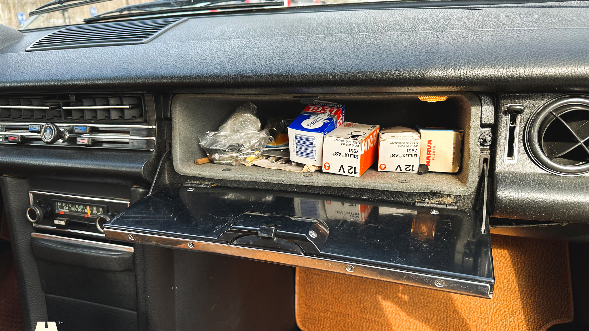 Interior image of 1972 Mercedes-Benz 200