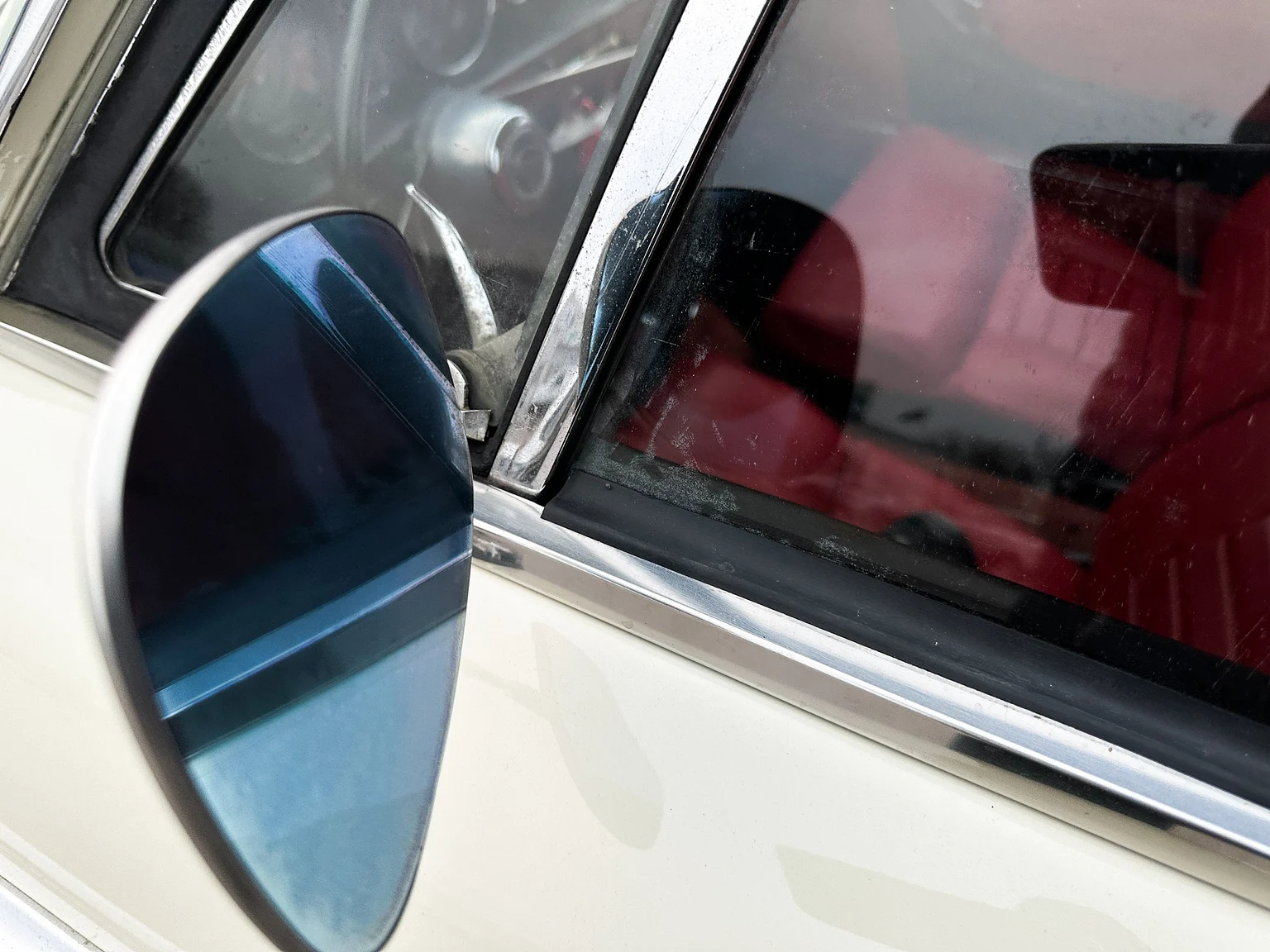 Exterior image of 1964 Volvo P 1800S (82)