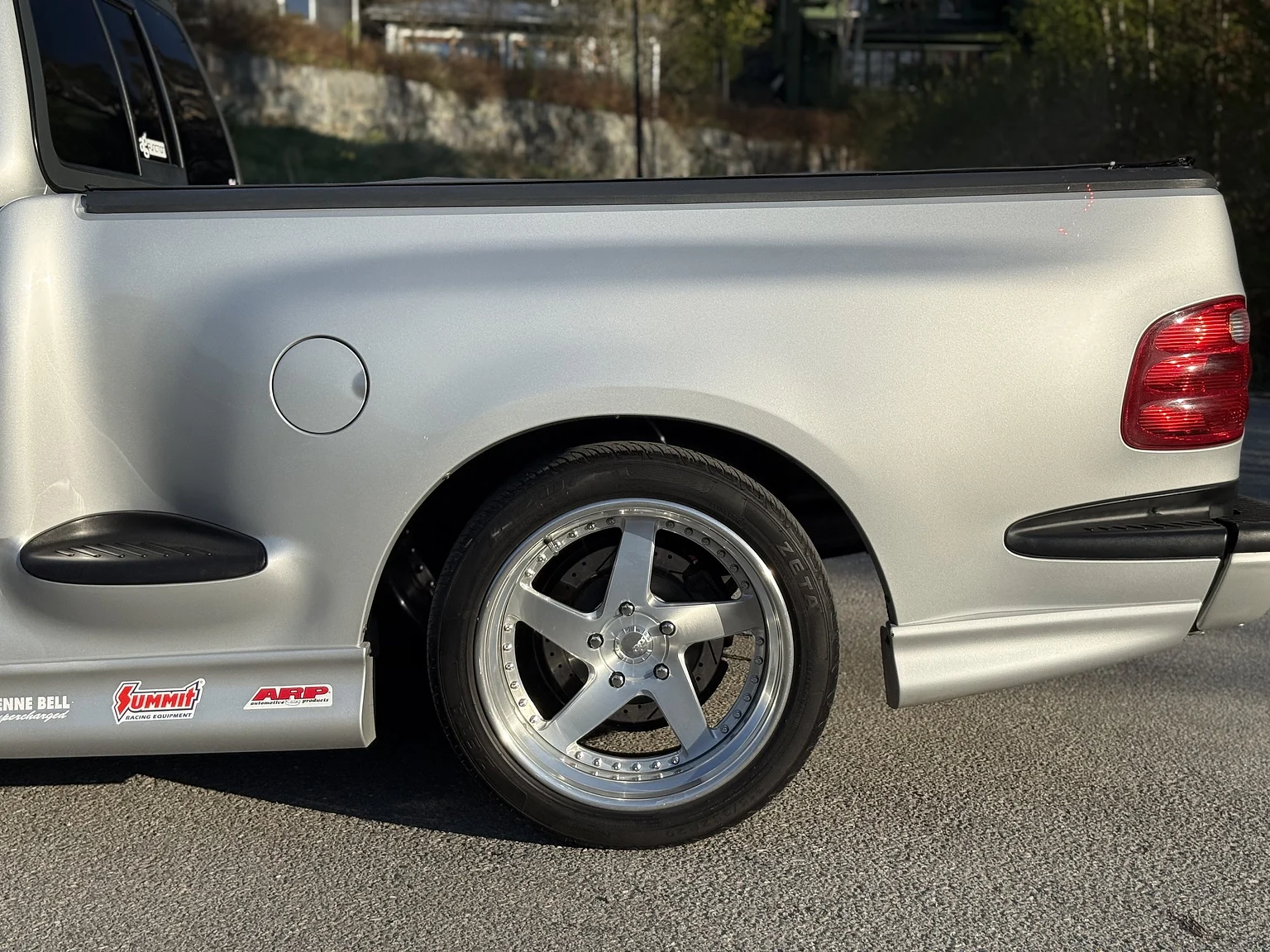 Aussenfoto 2002 Ford F 150 Lightning / Kenne Bell (38)