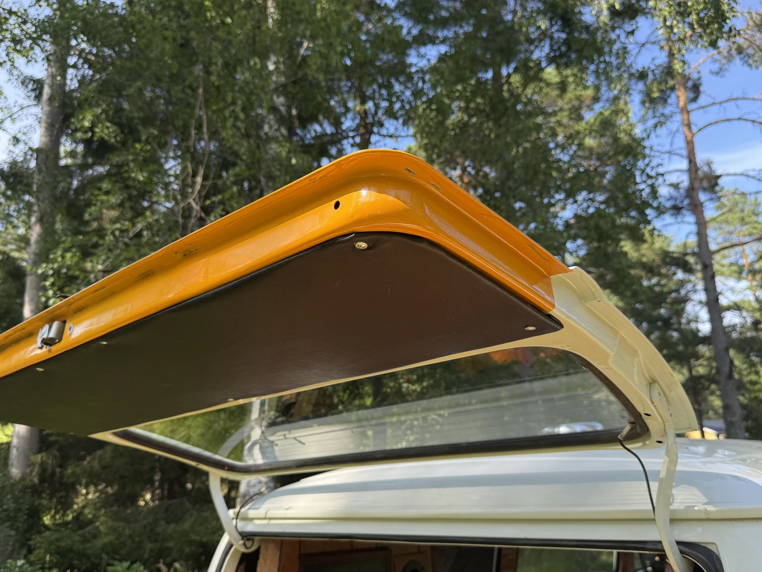 Innenraumfoto von 1975 Volkswagen Transporter Campervan (115)