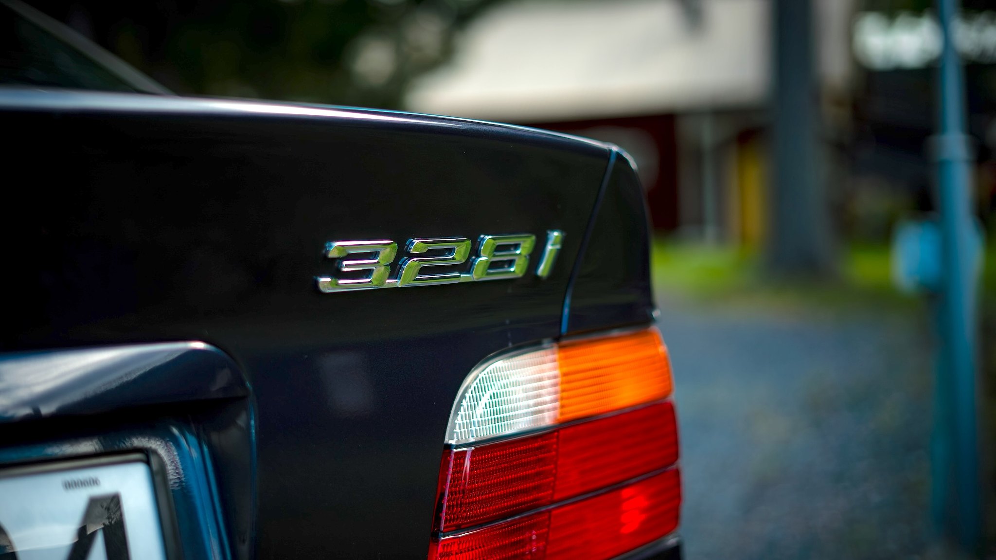 Exterior image of 1997 BMW 328i Coupé Automatisk