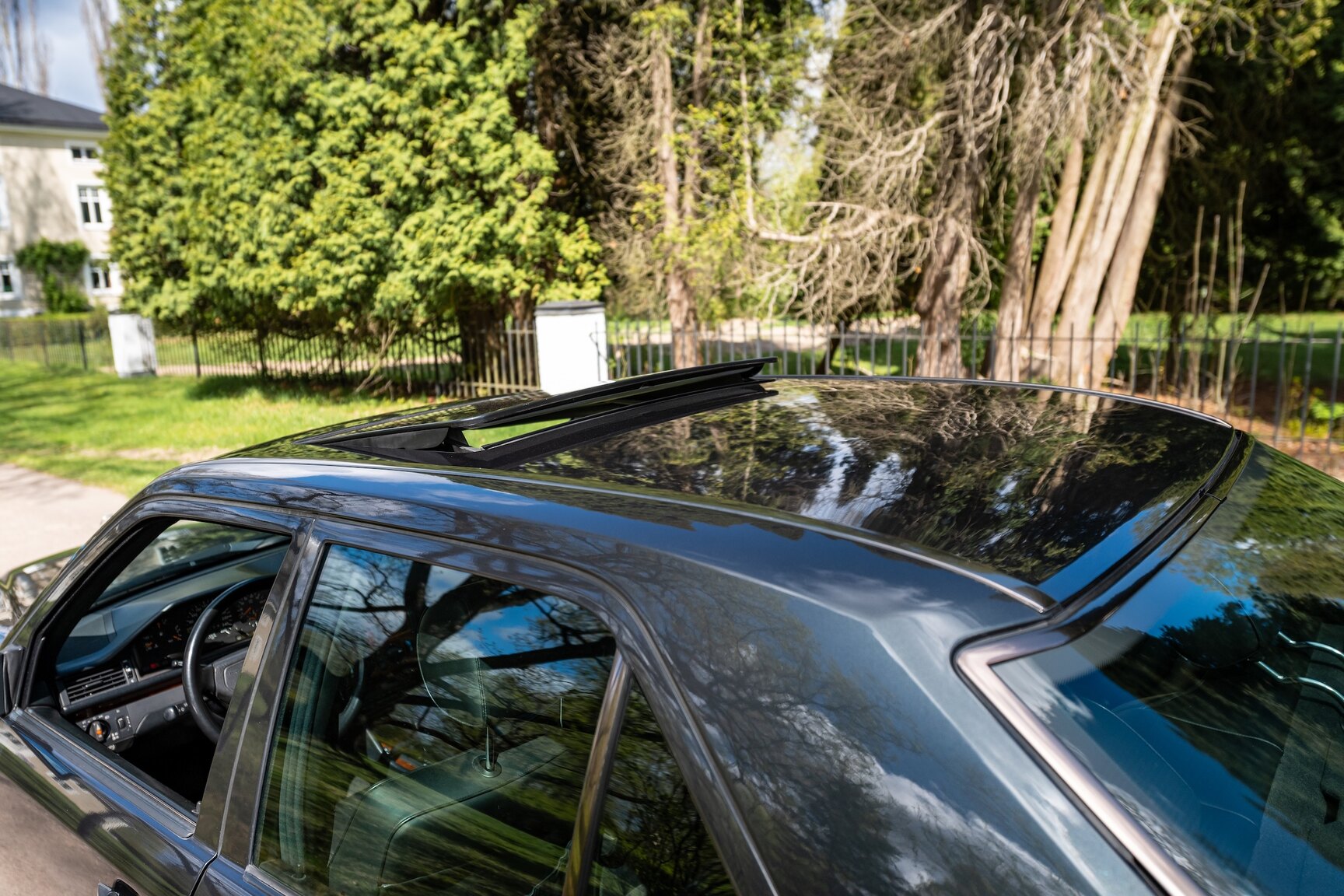 Exterior image of 1993 Mercedes-Benz 400 E