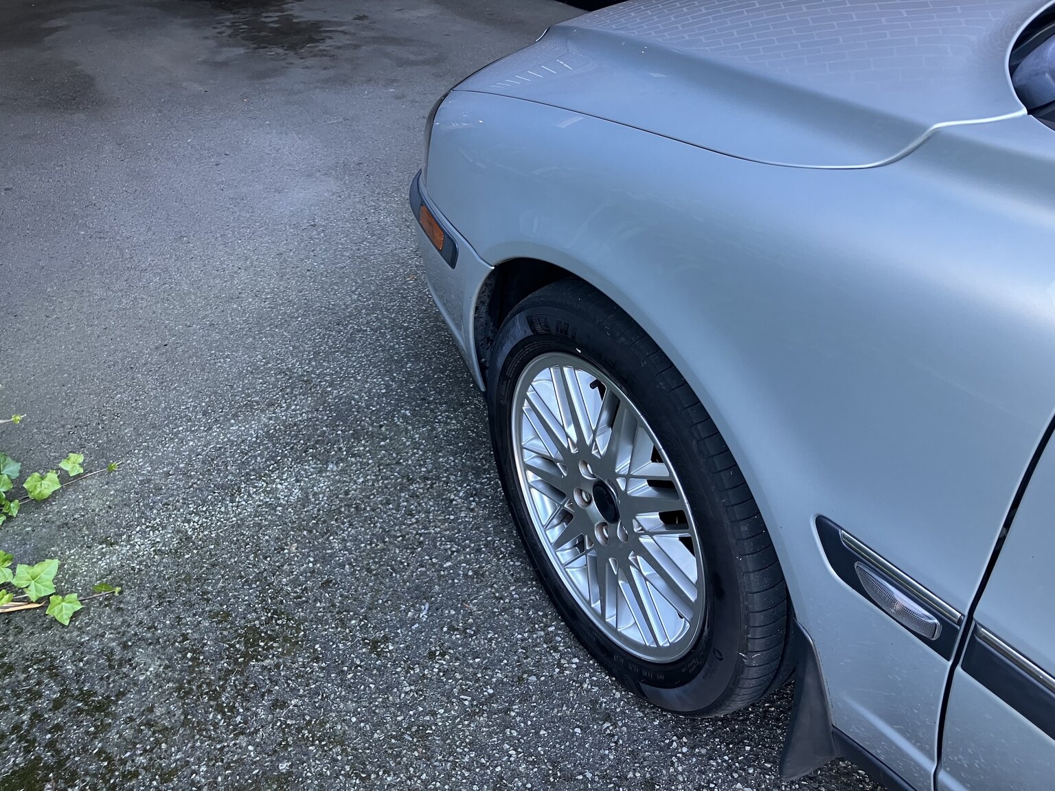 Exterior image of 1999 Volvo S80