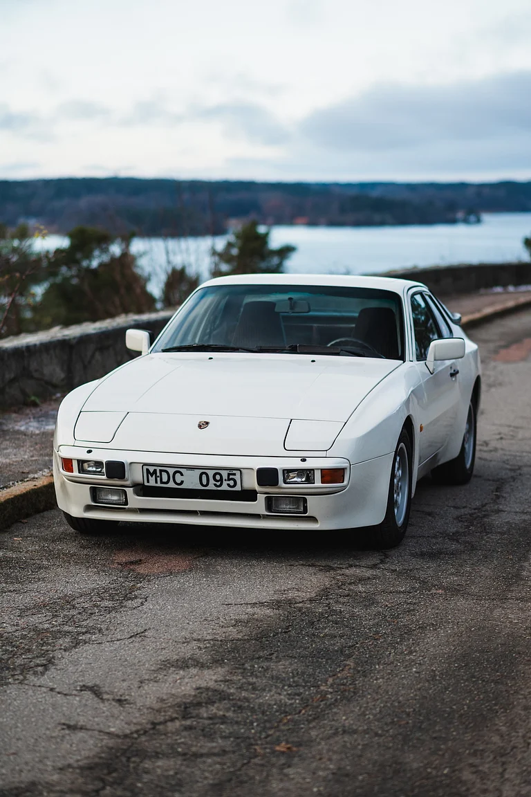 Exterior image of 1986 Porsche 944R (1)