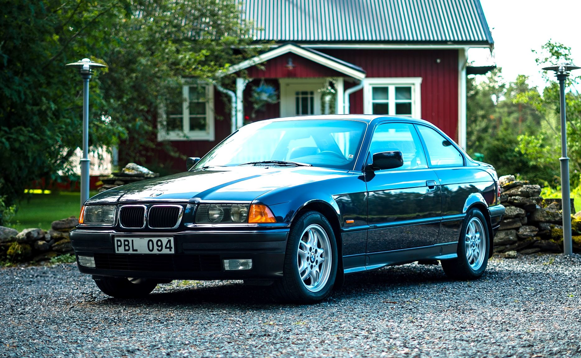 Exterior image of 1997 BMW 328i Coupé Automatisk