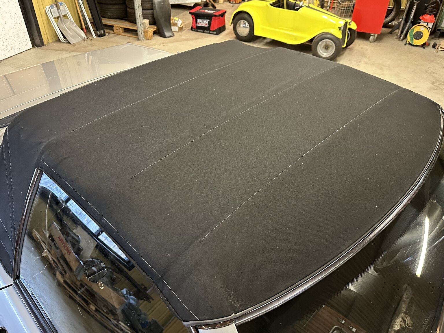 Exterior image of 1993 Mercedes-Benz SL 320