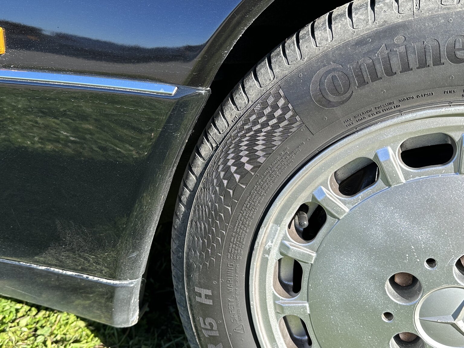 Exterior image of 1990 Mercedes-Benz 300 CE 24V