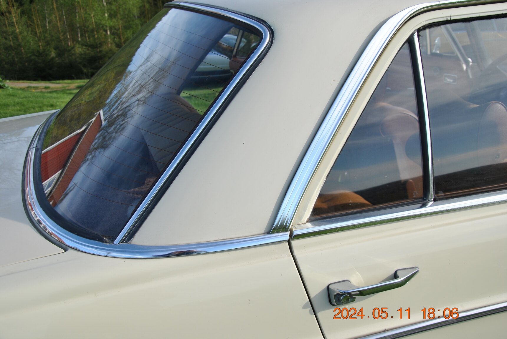 Exteriörbild på 1971 Mercedes-Benz 220D
