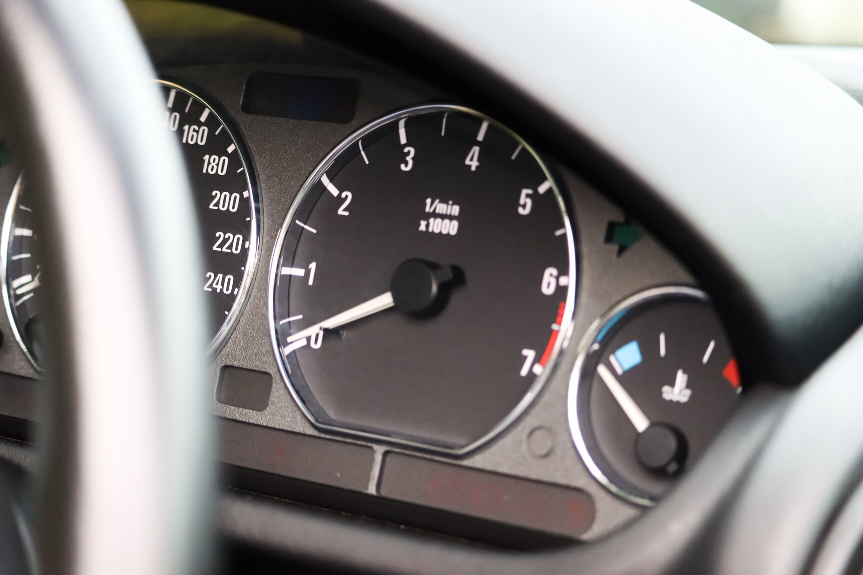 Interior image of 1999 BMW Z3 1.9i