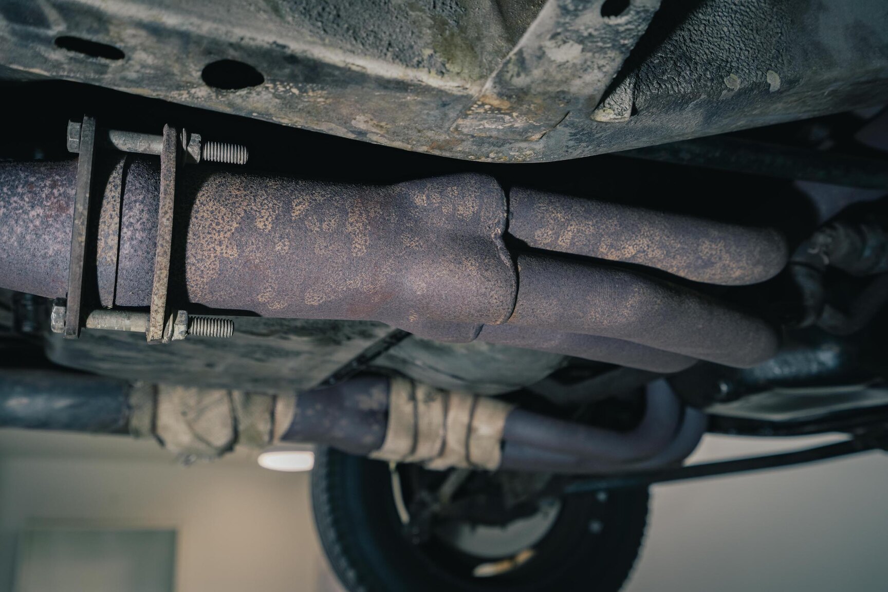 Image of 1972 Plymouth Duster 360 mechanics (29)