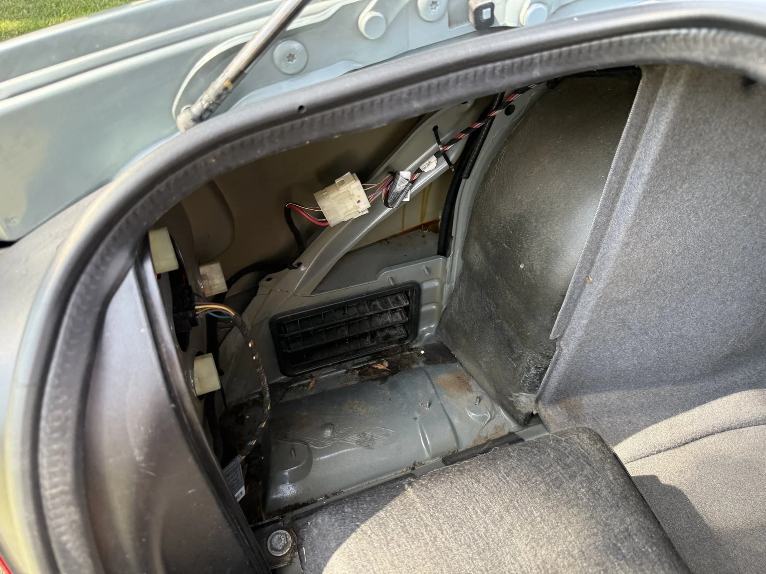 Interior image of 2003 BMW 525d Sedan (93)
