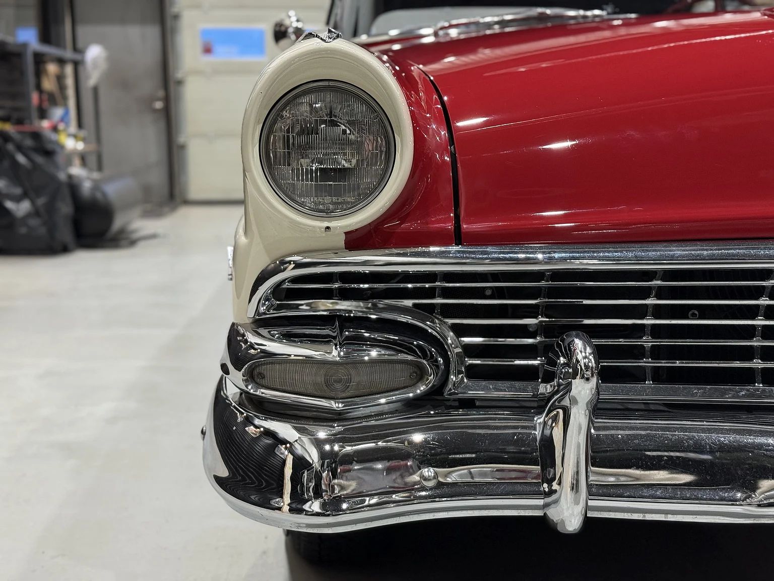 Aussenfoto 1956 Ford Fairlane Sunliner V8 5.1 (51)