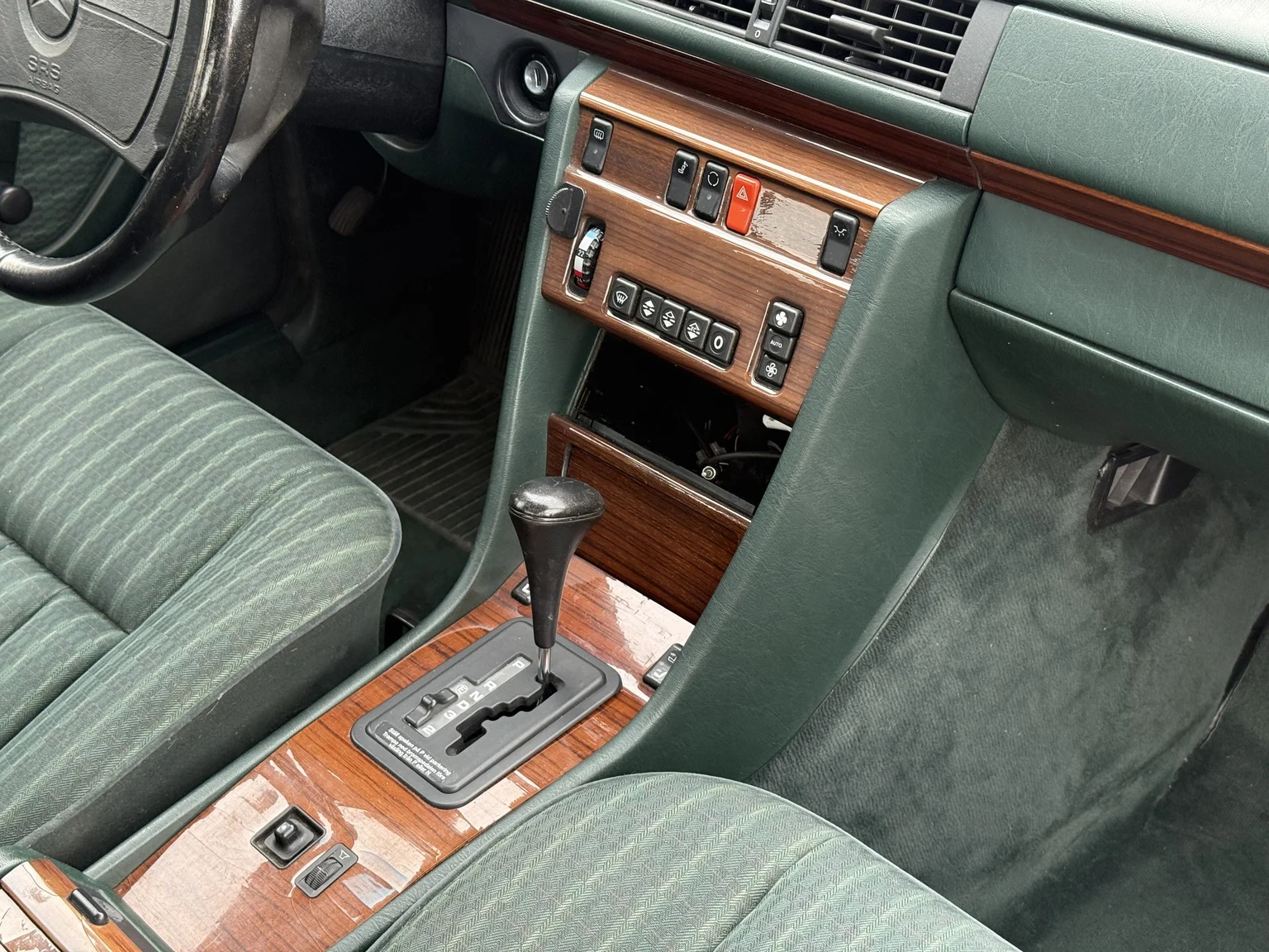 Innenraumfoto von 1991 Mercedes-Benz 300 E 4MATIC (39)