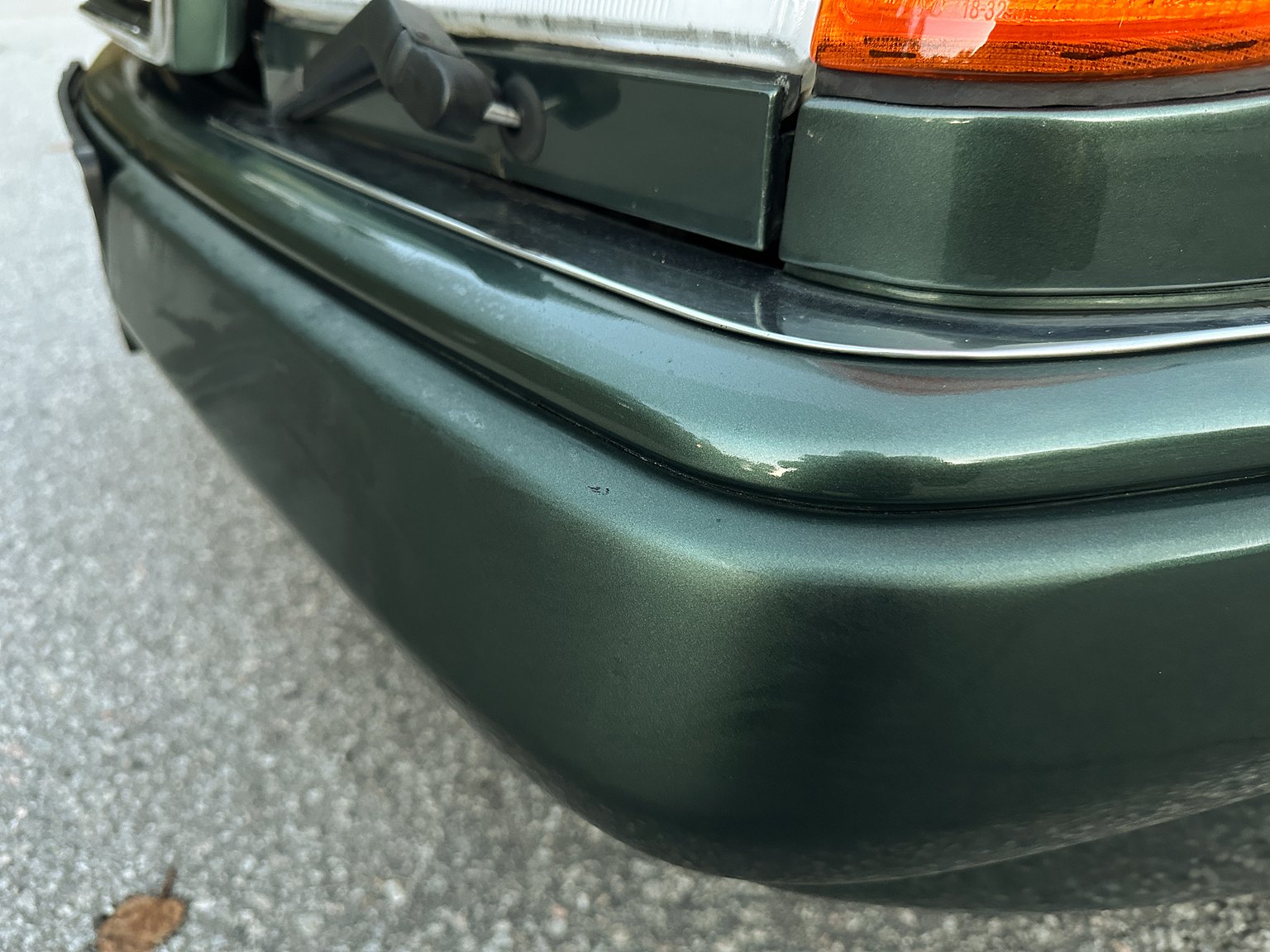Exterior image of 1996 MERCEDES-BENZ E 320 T