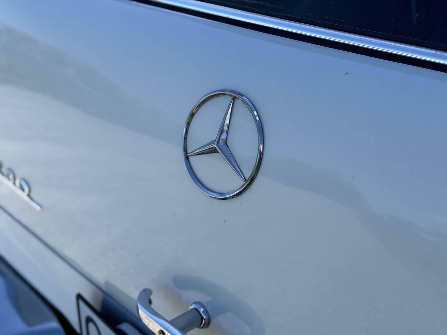Exterior image of 1967 Mercedes-Benz 230 Safari