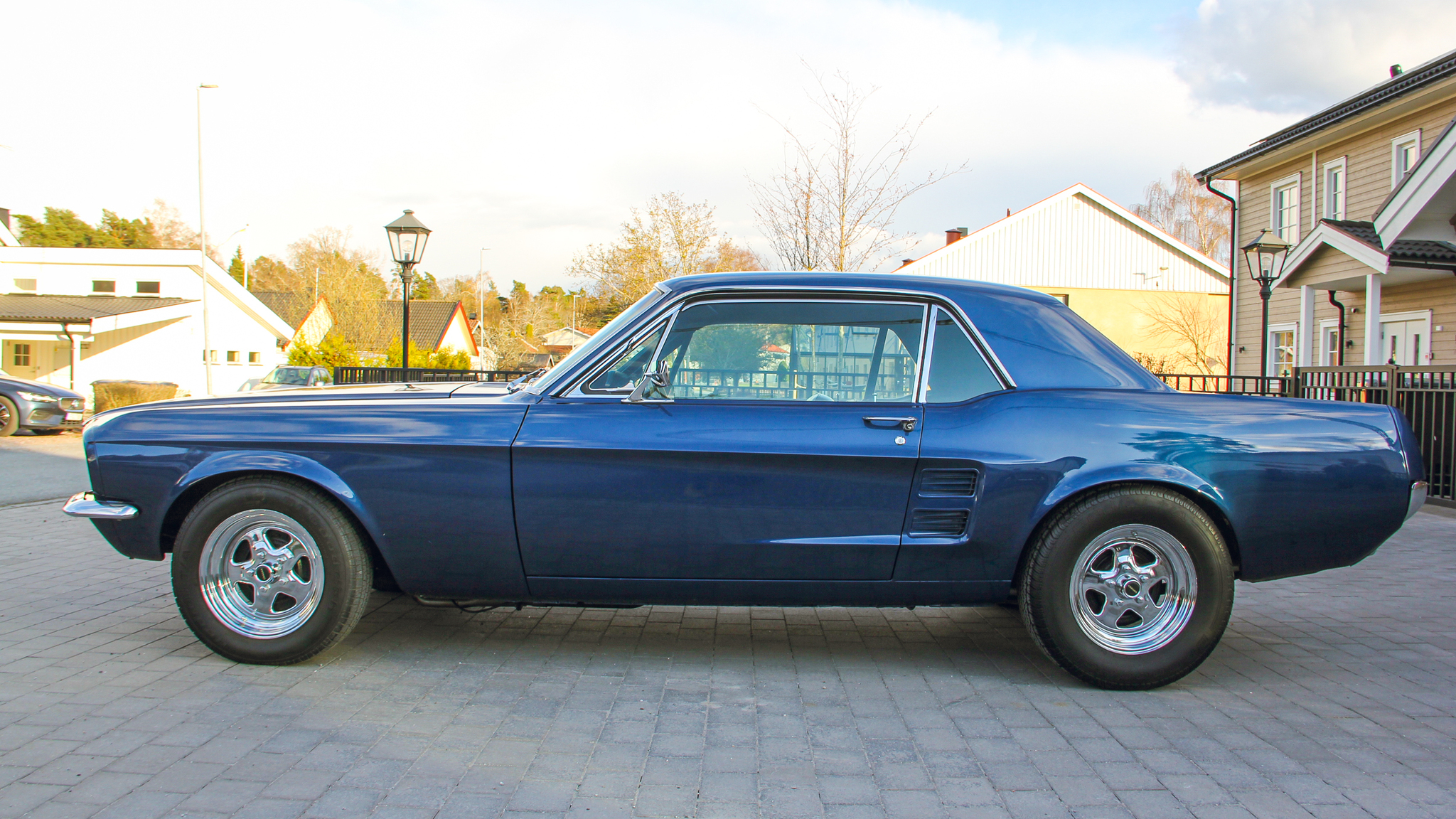 Exteriörbild på 1967 Ford Mustang 305ci HT (7)