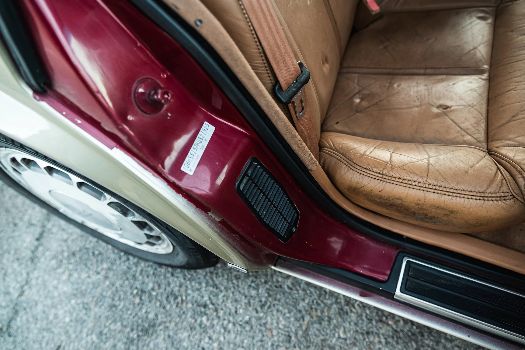 Interior image of 1989 Cadillac Seville (44)